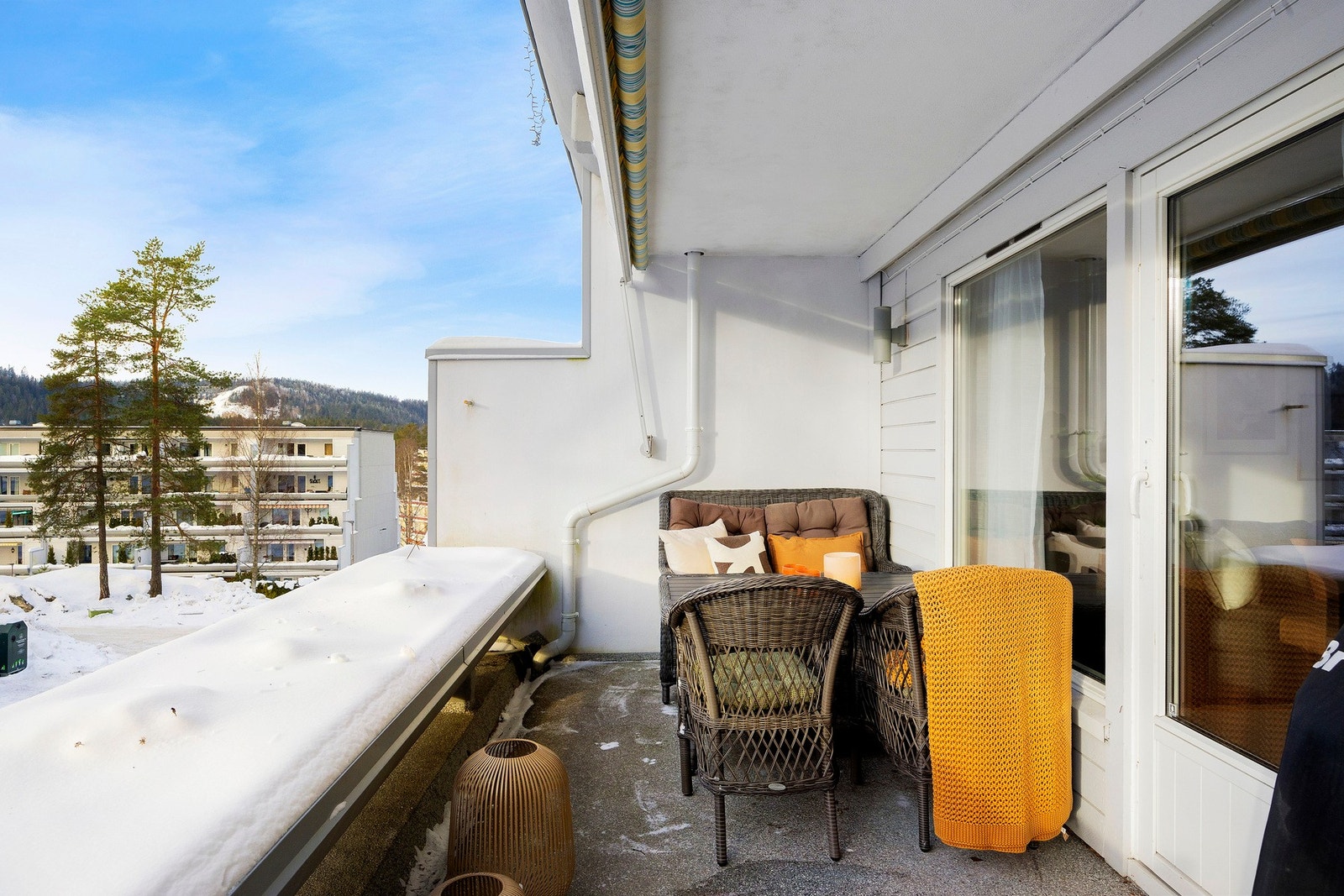 Dette er en bolig som er rolig og attraktivt beliggende på toppen av Vestli. Boligen har en vestvendt terrasse, østvendt balkong, store rom, to bad og en familievennlig planløsning. Her kommer du til å trives! Galleribilde