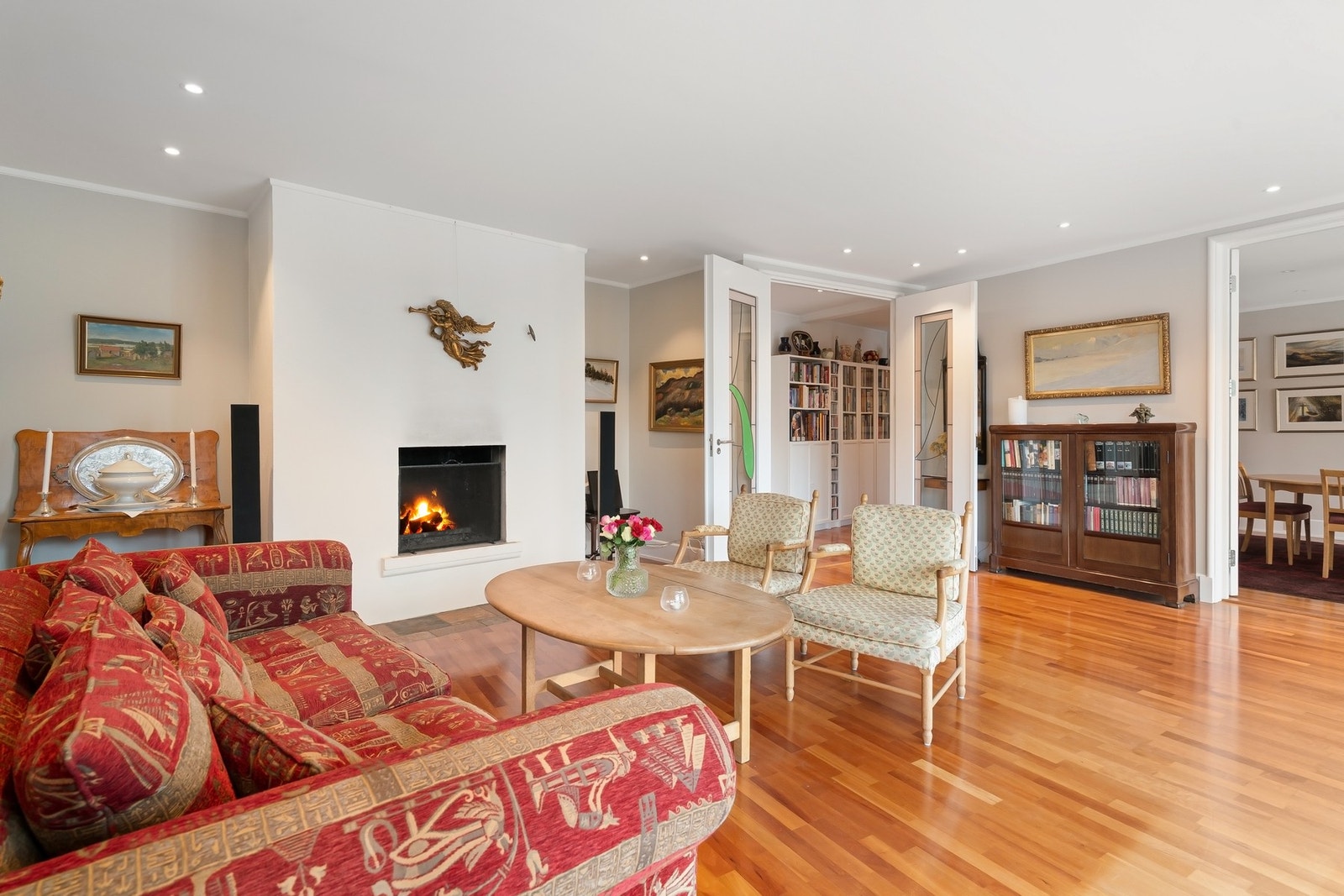 Hyggelig vedpeis i stuen. Galleribilde