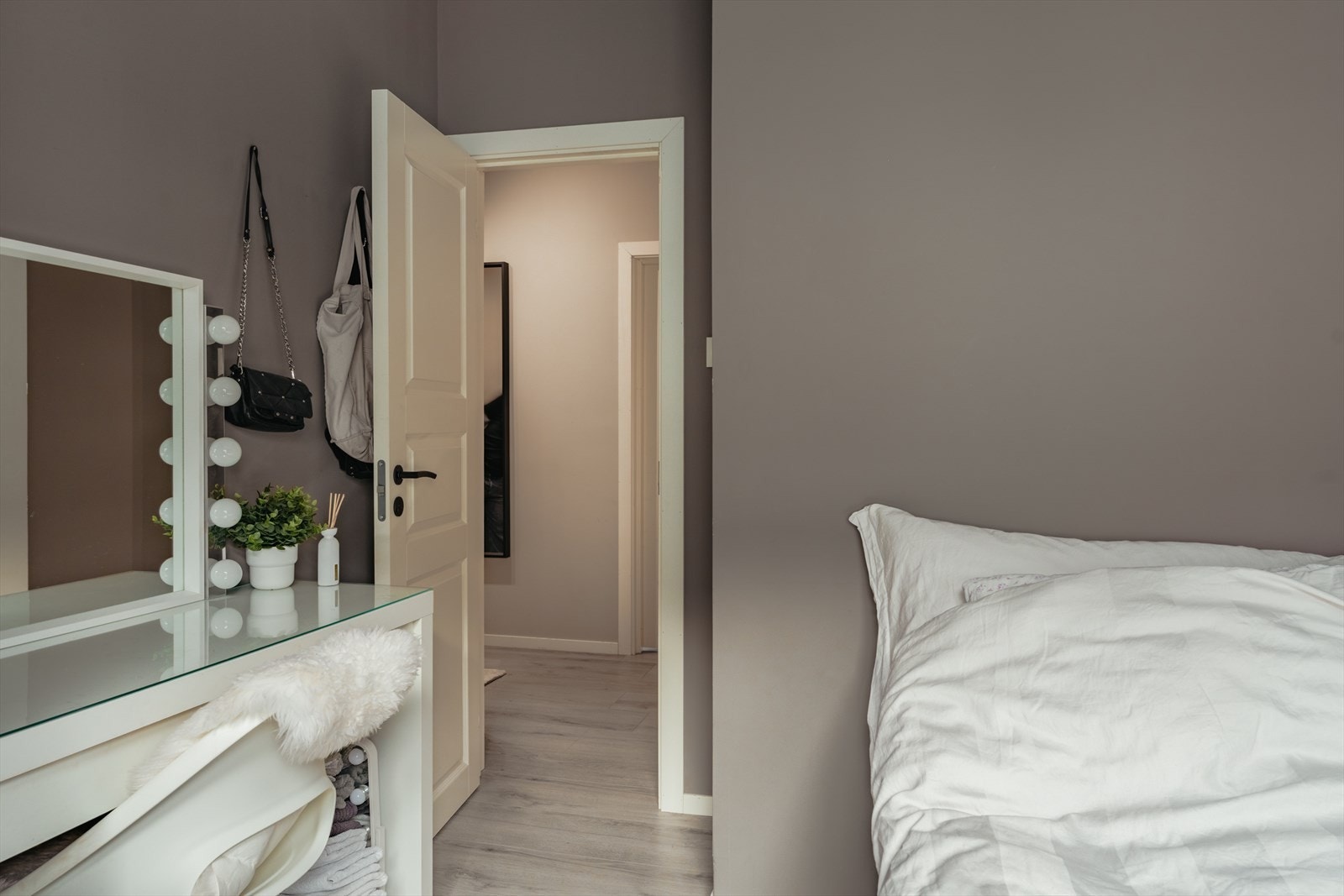 De to øvrige soverommene passer godt som barnerom, gjesterom eller hjemmekontor Galleribilde