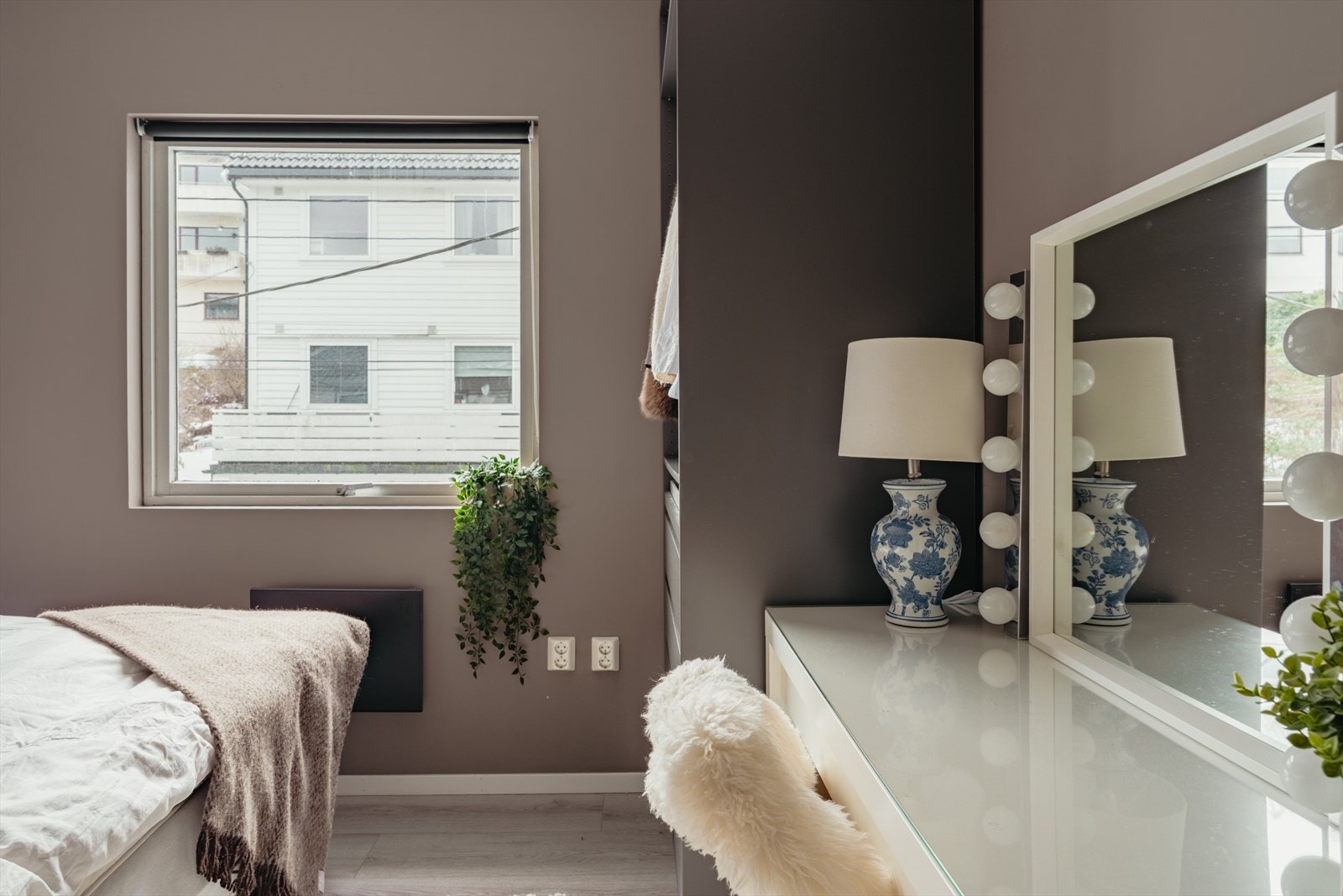 Det medfølger praktiske garderobeskap på to av soverommene Galleribilde