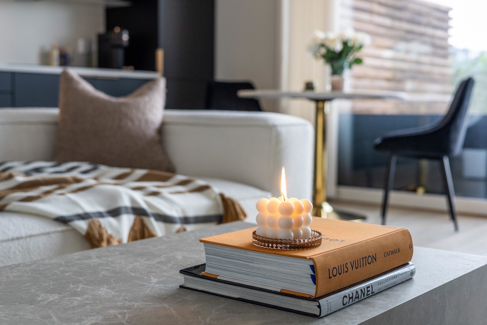 Stuen er lys og innbydende. Galleribilde