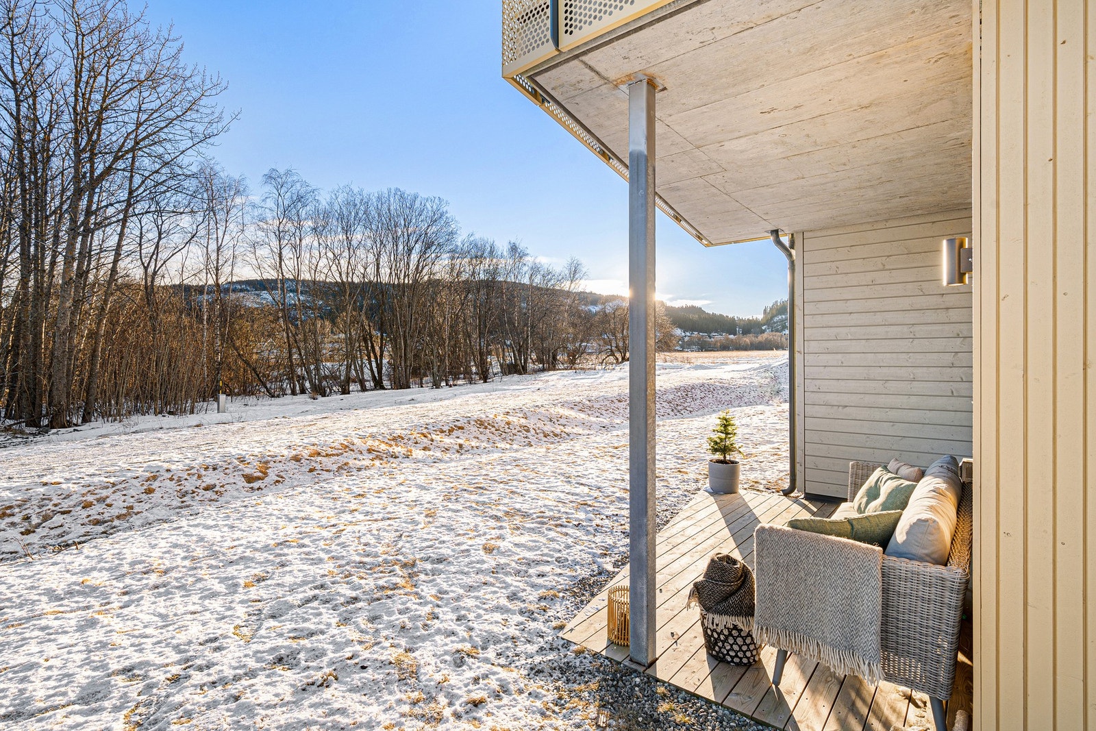 Utenfor terrassen har man flotte uteområder. Galleribilde