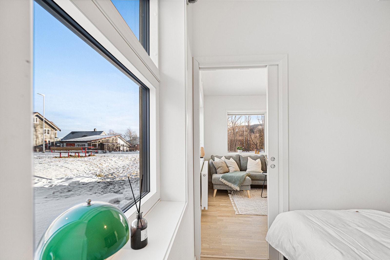 På soverommet har man også god plass til ønsket garderobeløsning. Galleribilde