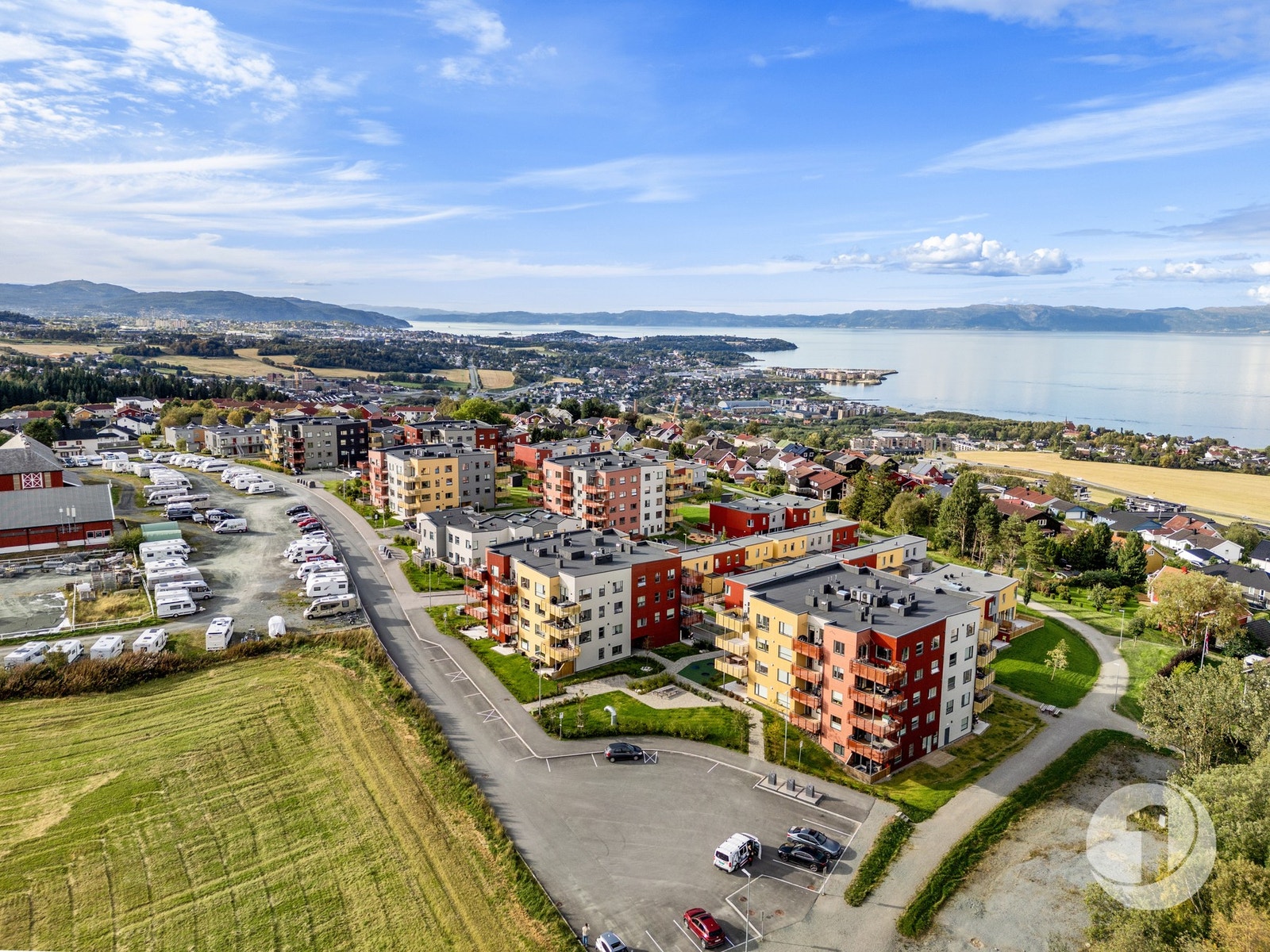 Det nyetablerte og populære boområdet på Reppetoppen har en flott beliggenhet mellom fjorden og marka med uendelige muligheter for alle som vil nyte et aktivt liv utendørs. Galleribilde