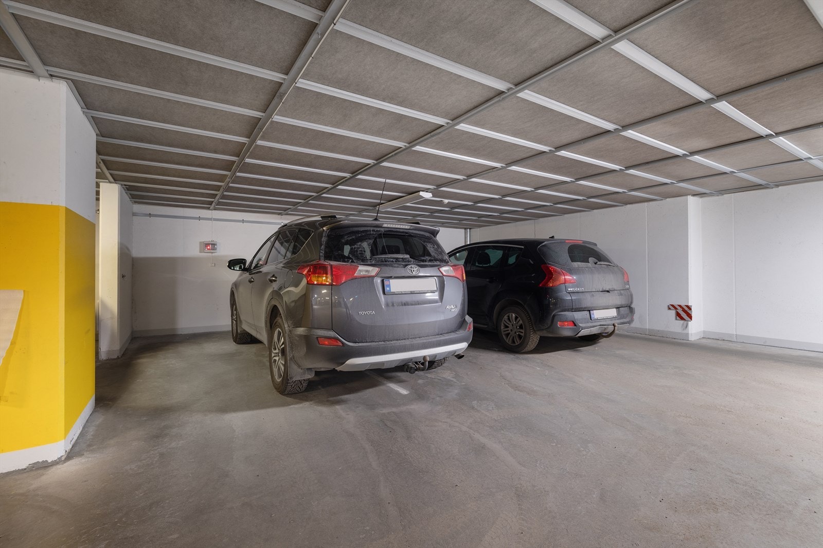 Sameiet tilbyr mulighet for elbillading på parkeringsplassene mot et tillegg. Galleribilde