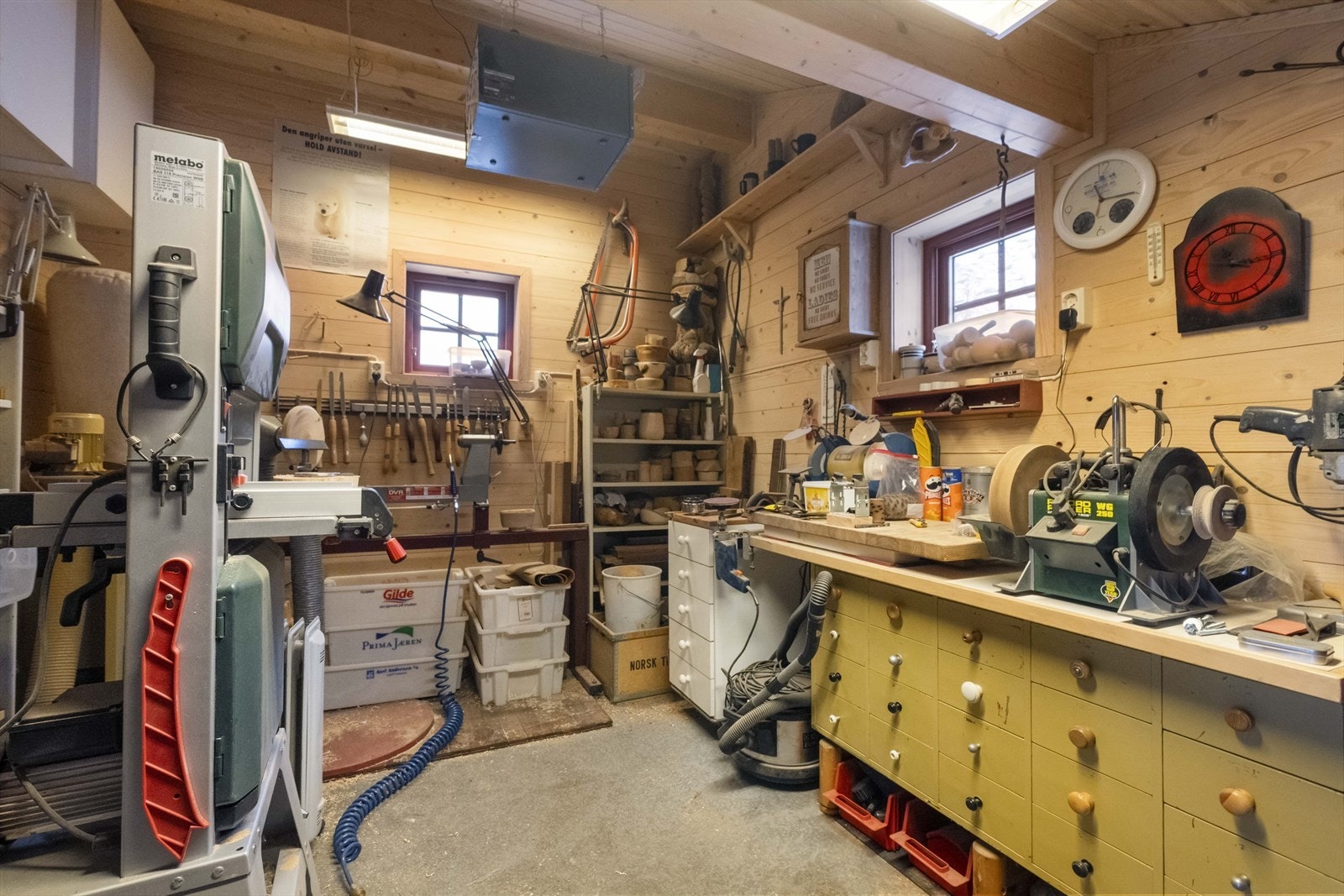 - Eiendommen har tilbygg med snikkerbod/hobbyrom - Galleribilde