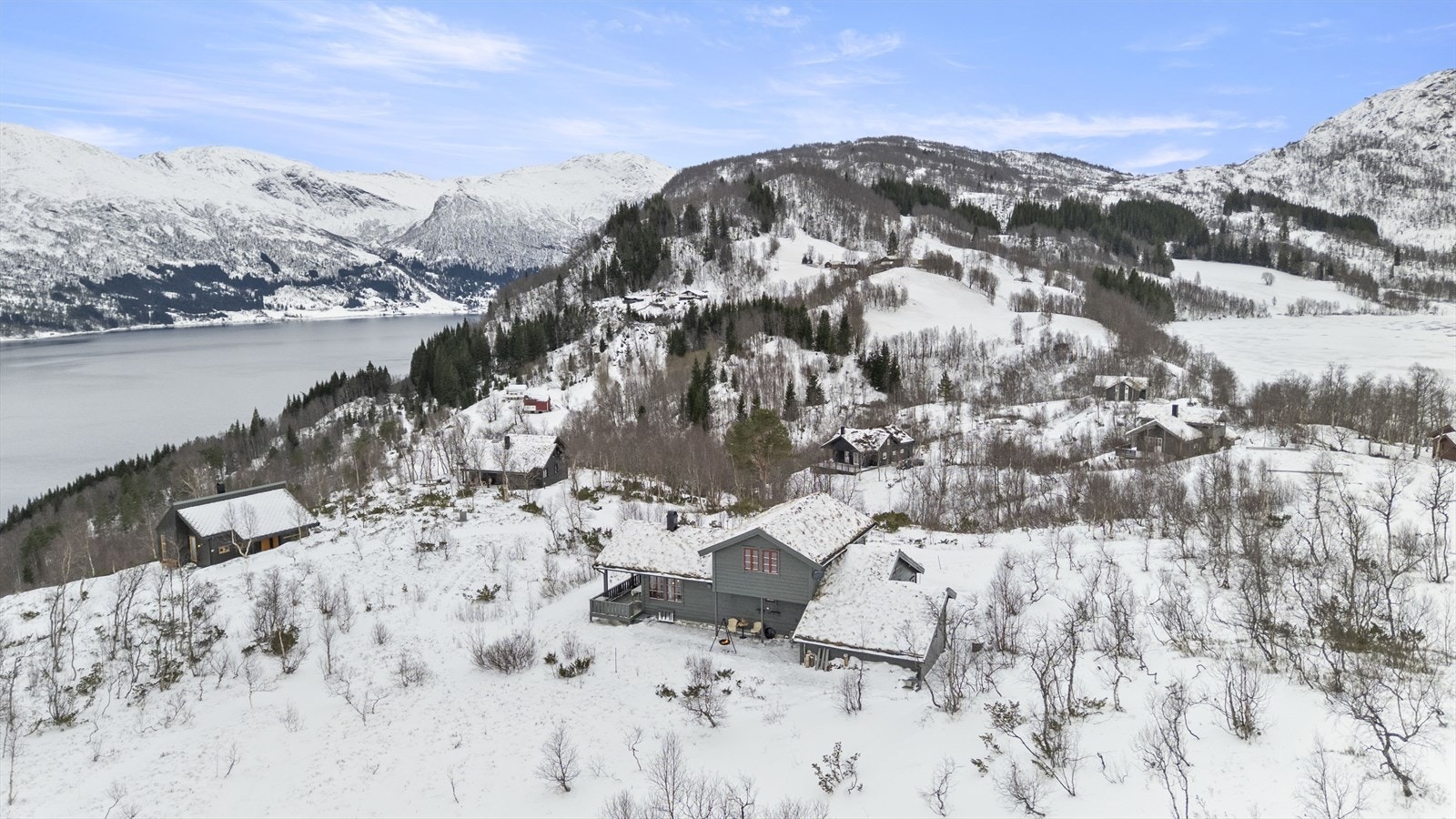 - Kort vei til fiskemuligheter og bærplukking på sommerstid - Galleribilde