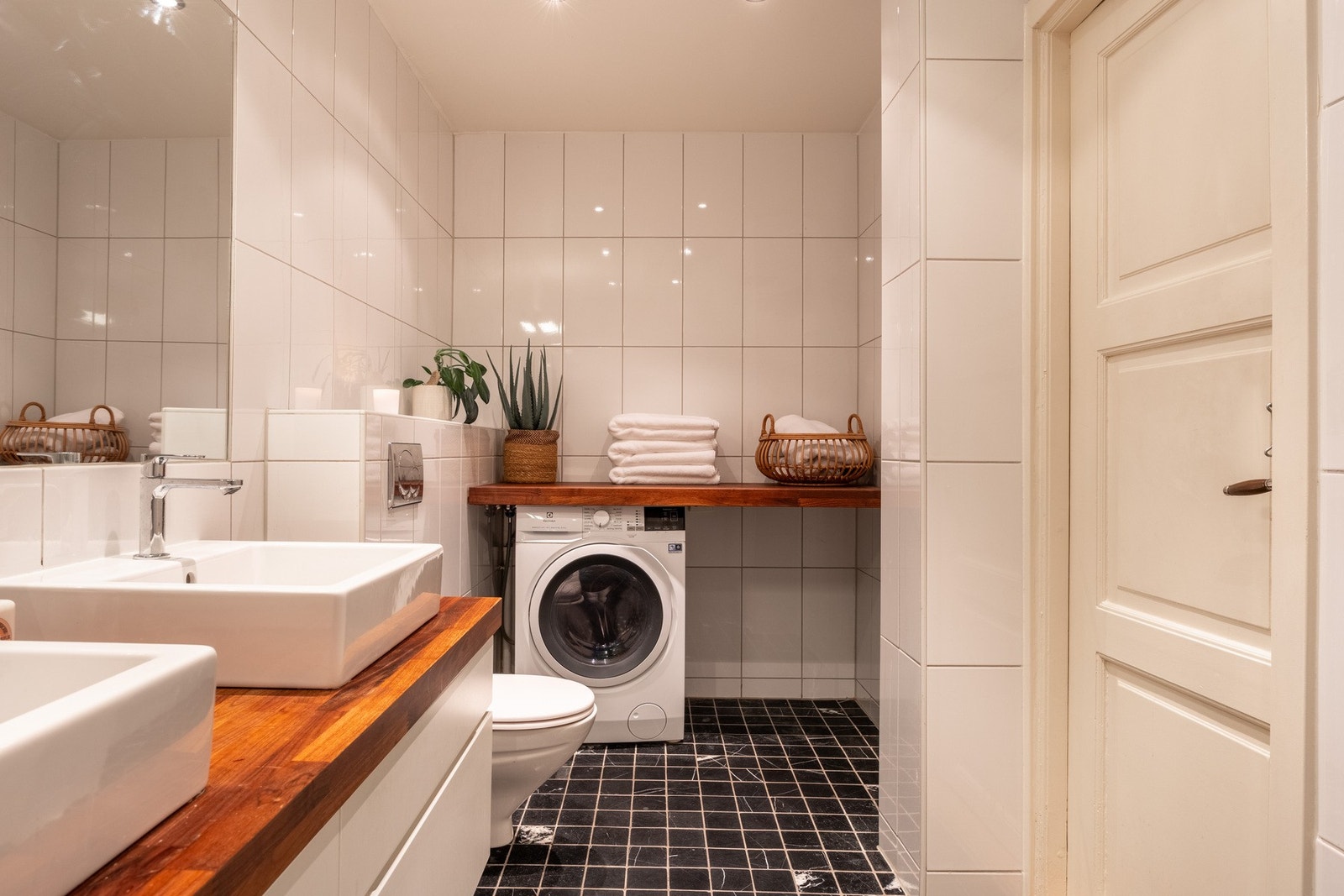 Det er opplegg og plass for vaskemaskin. Galleribilde