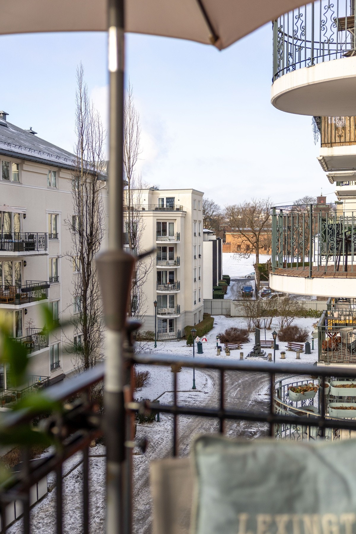 Hyggelig utsikt over nabolaget. Galleribilde