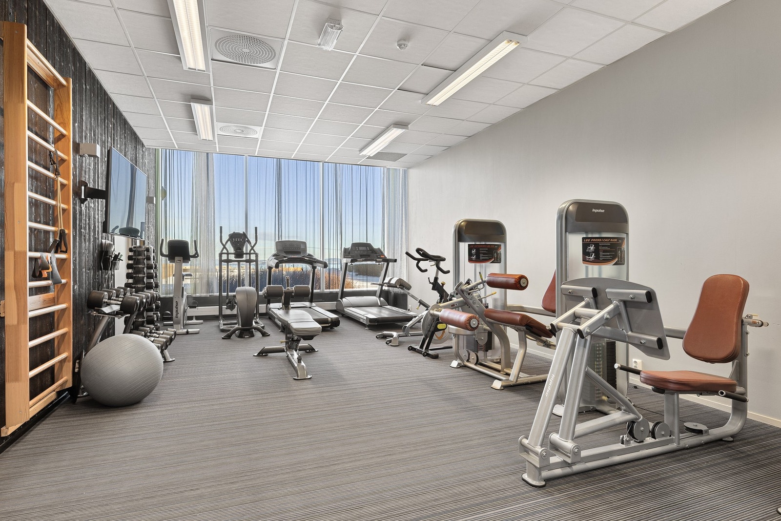 Felles treningsrom i sameiet, det er også et selskapslokale i samme bygg som kan leies av beboerne. Galleribilde