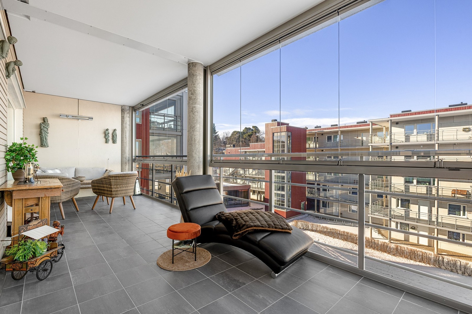 Balkongen er vestvendt og har fantastiske solforhold. Galleribilde