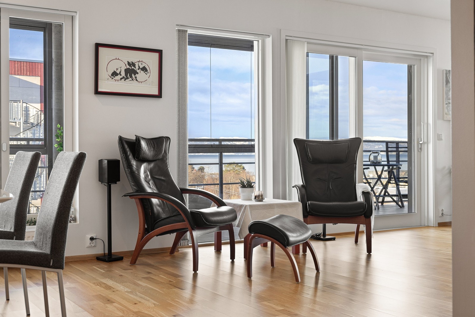 Leiligheten holder høy standard, noe som gjenspeiles i tilstandsrapporten fra takstmann. Galleribilde