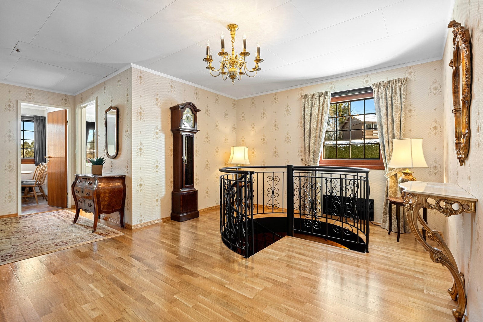 La oss gå ned en etasje. Galleribilde