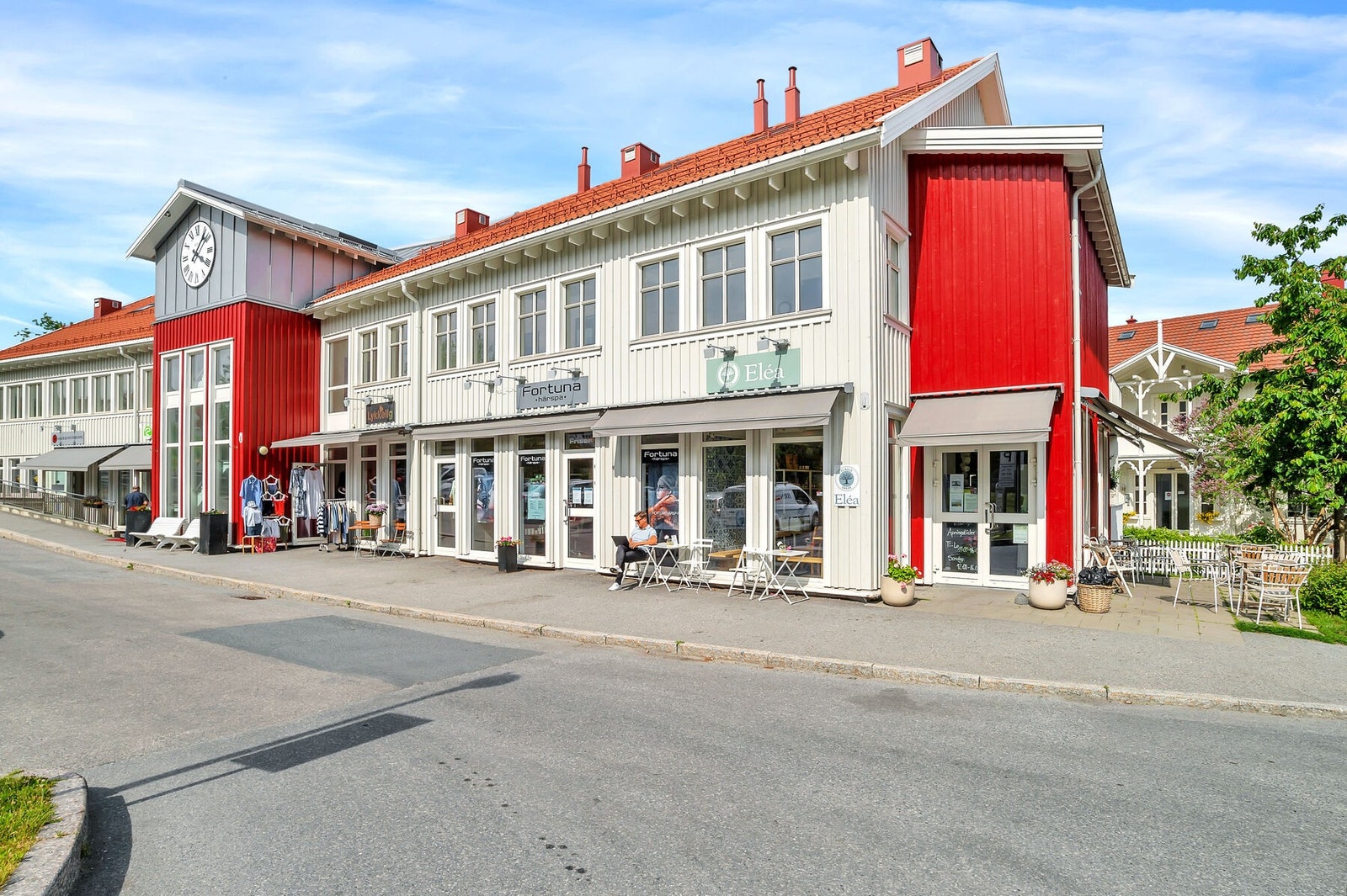 Ikke langt fra boligen finner du Vollen sentrum. Galleribilde