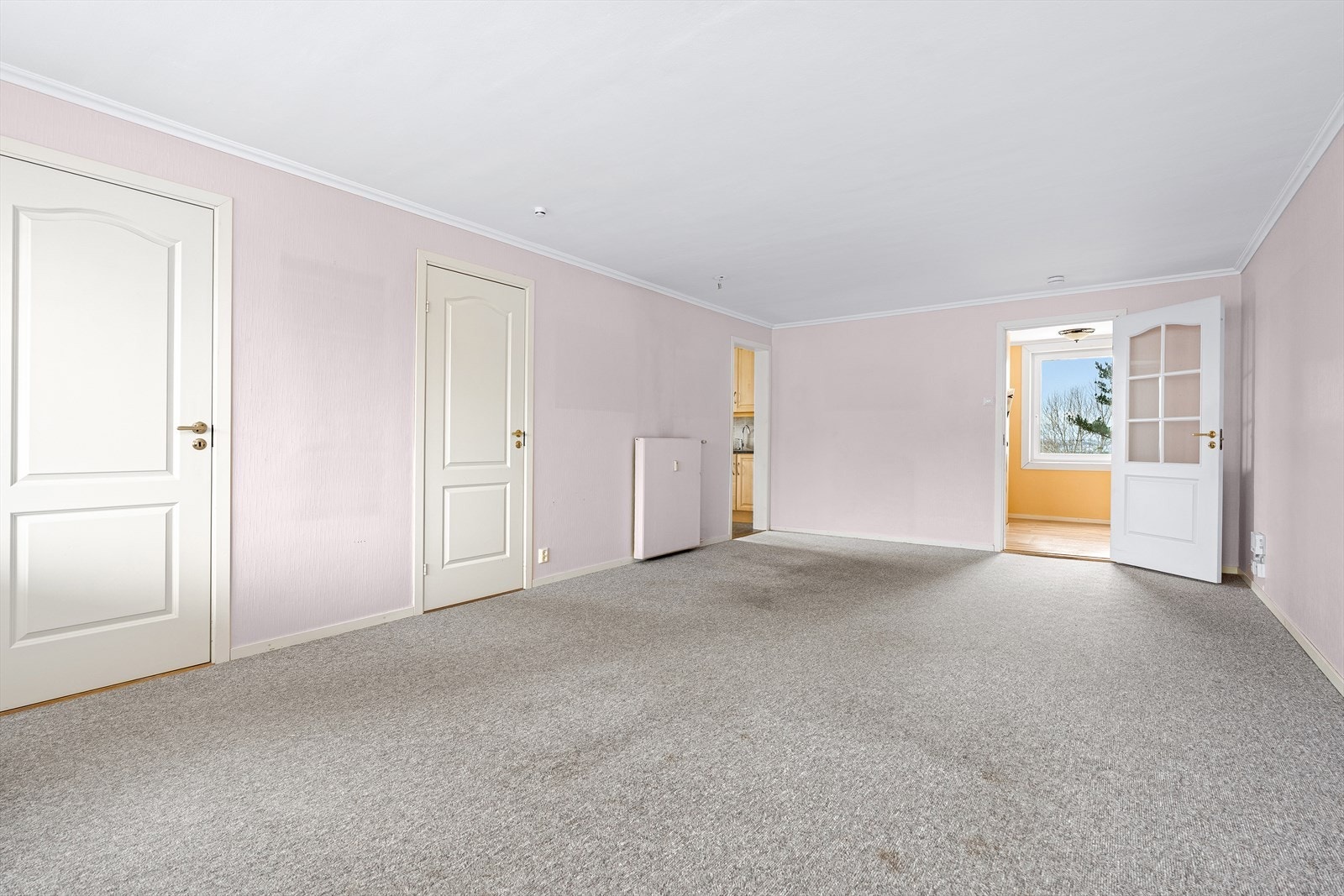 Tidligere eier har bebodd eiendommen i over 20 år, og har kun gjort mindre oppgraderinger på kjøkkenet i sin eiertid. Galleribilde