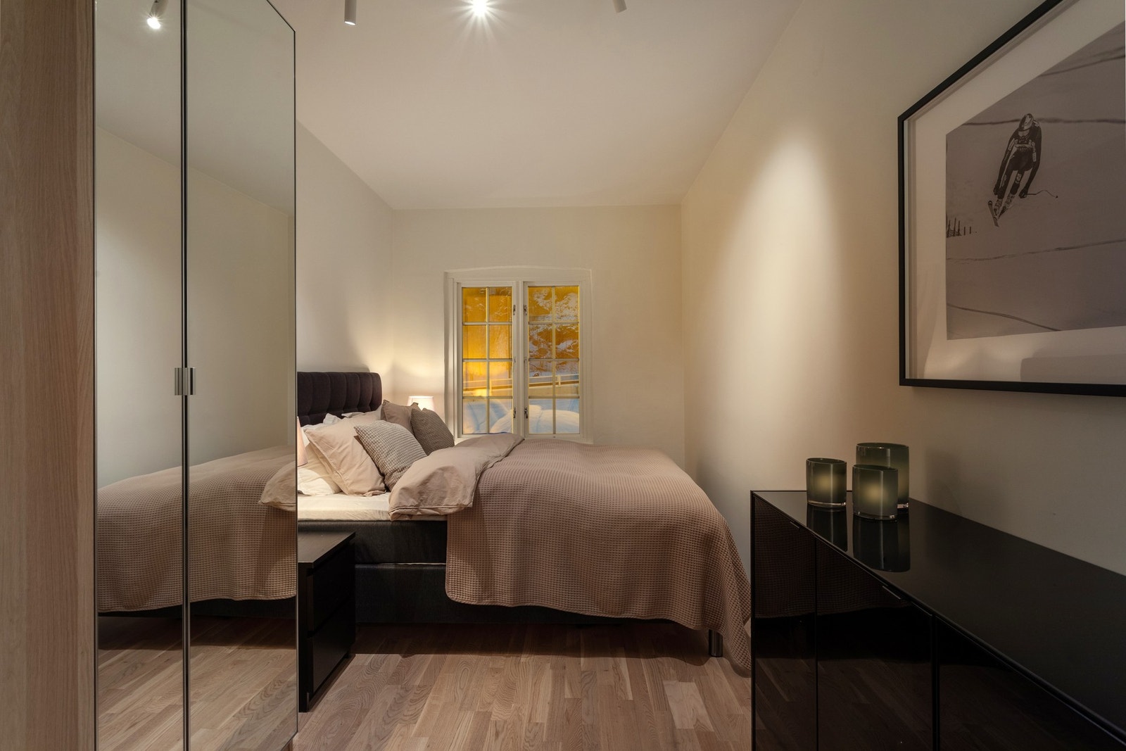 Det største soverommet er på ca. 14 kvadratmeter. Galleribilde