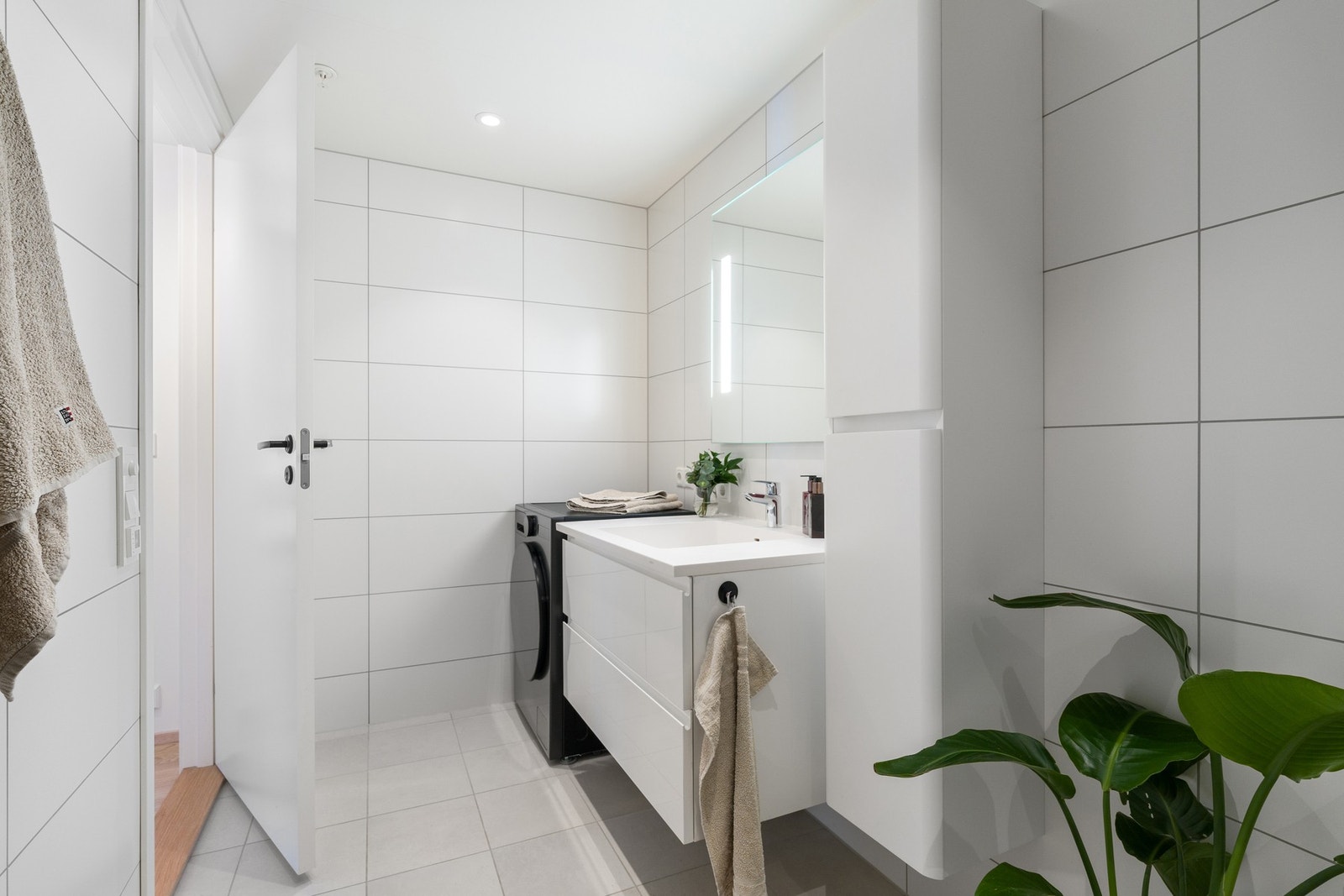 Her er det både varme i gulv og opplegg til vaskemaskin. Galleribilde