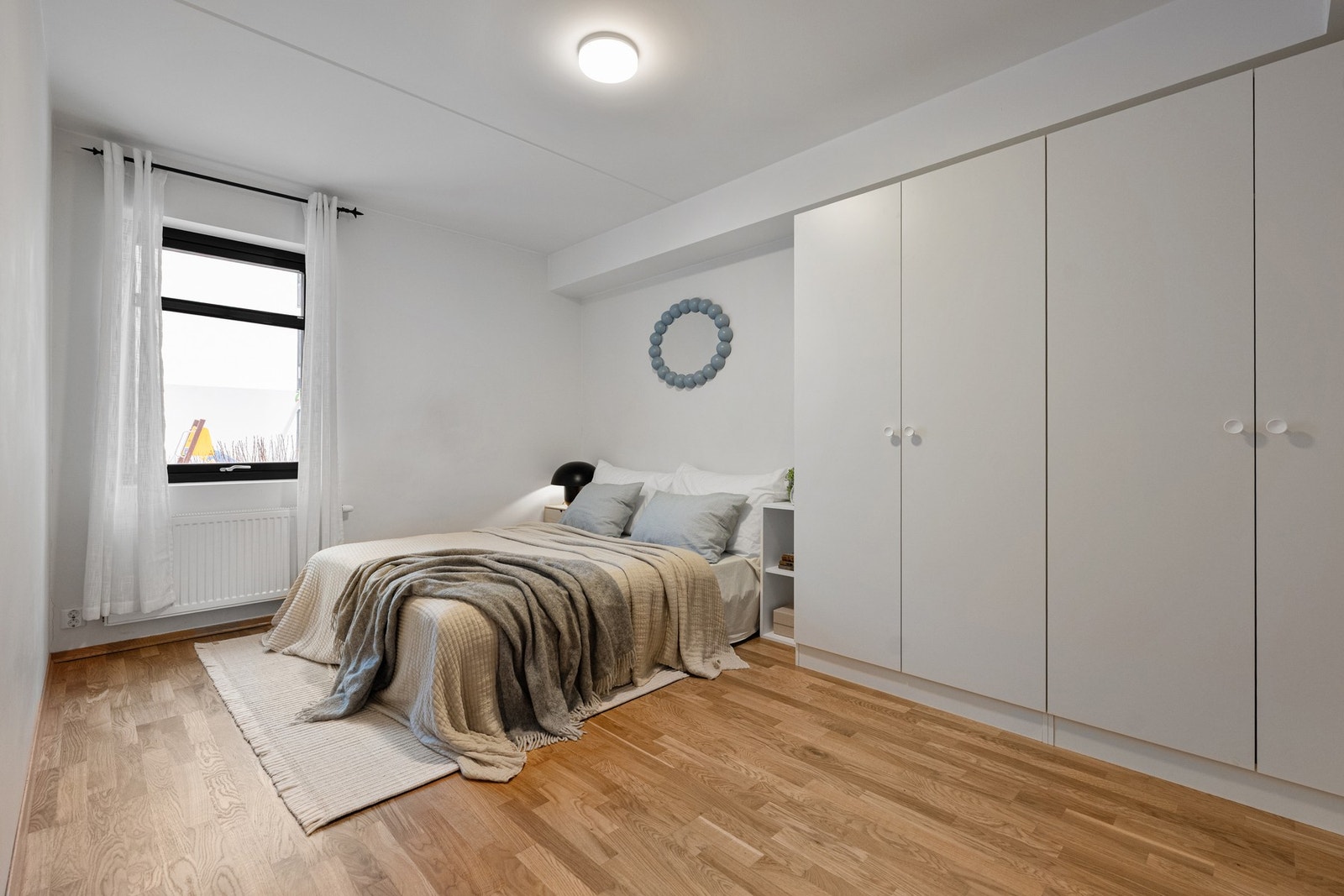 Hovedsoverommet oppleves romslig og harmonisk. Galleribilde