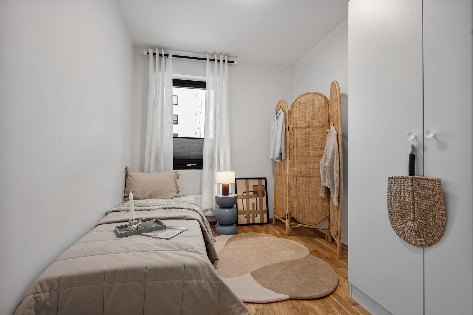 Det andre soverommet egner seg godt som barnerom, gjesterom eller hjemmekontor. Galleribilde