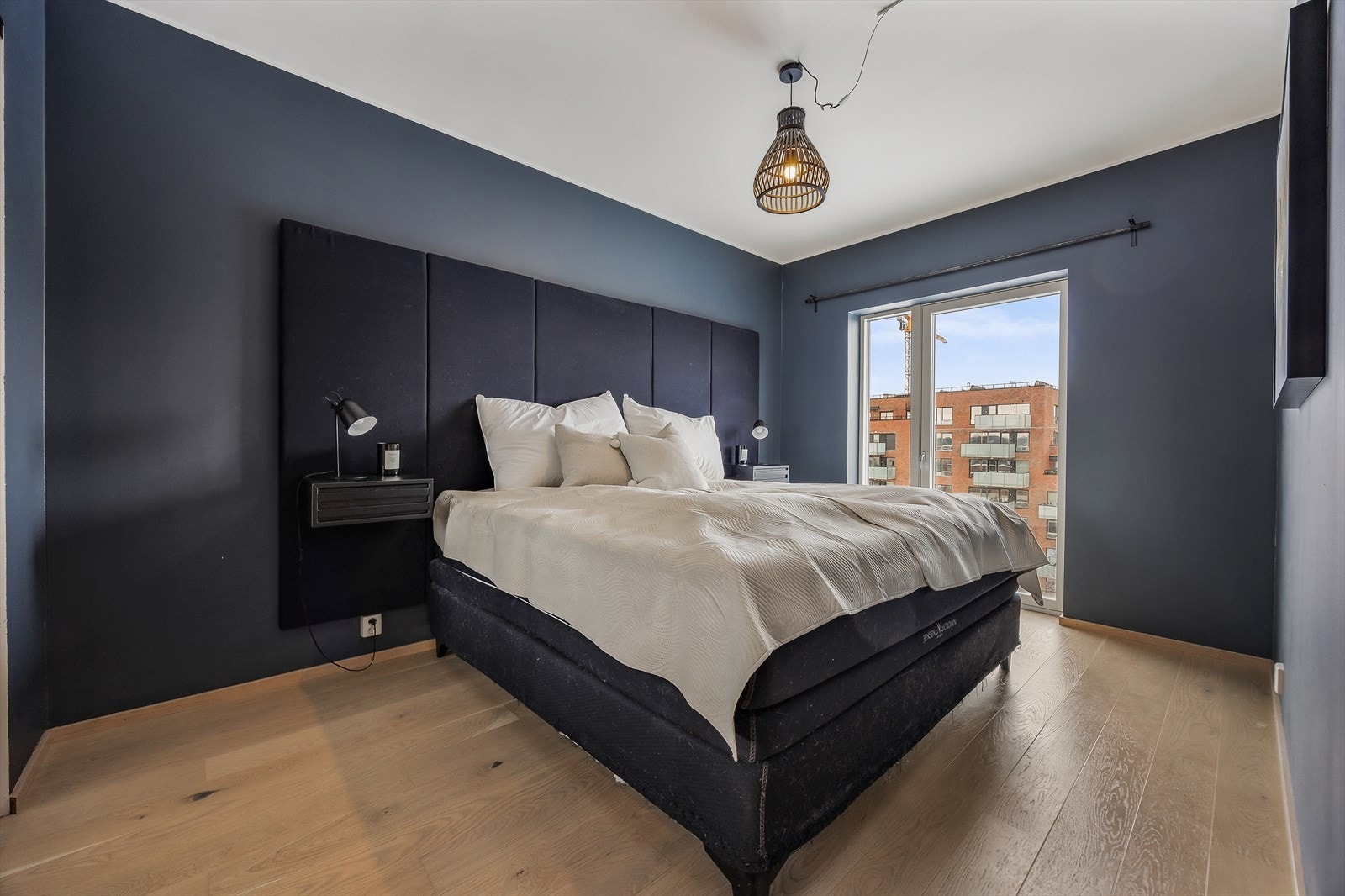 Leiligheten har to gode soverom. Hovedsoverommet har god plass til dobbeltseng Galleribilde