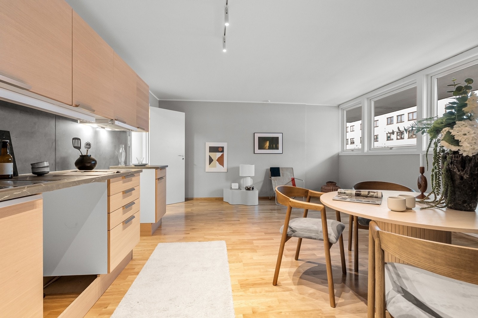 Innredning med kullfiltervifte over stekesonen. Galleribilde