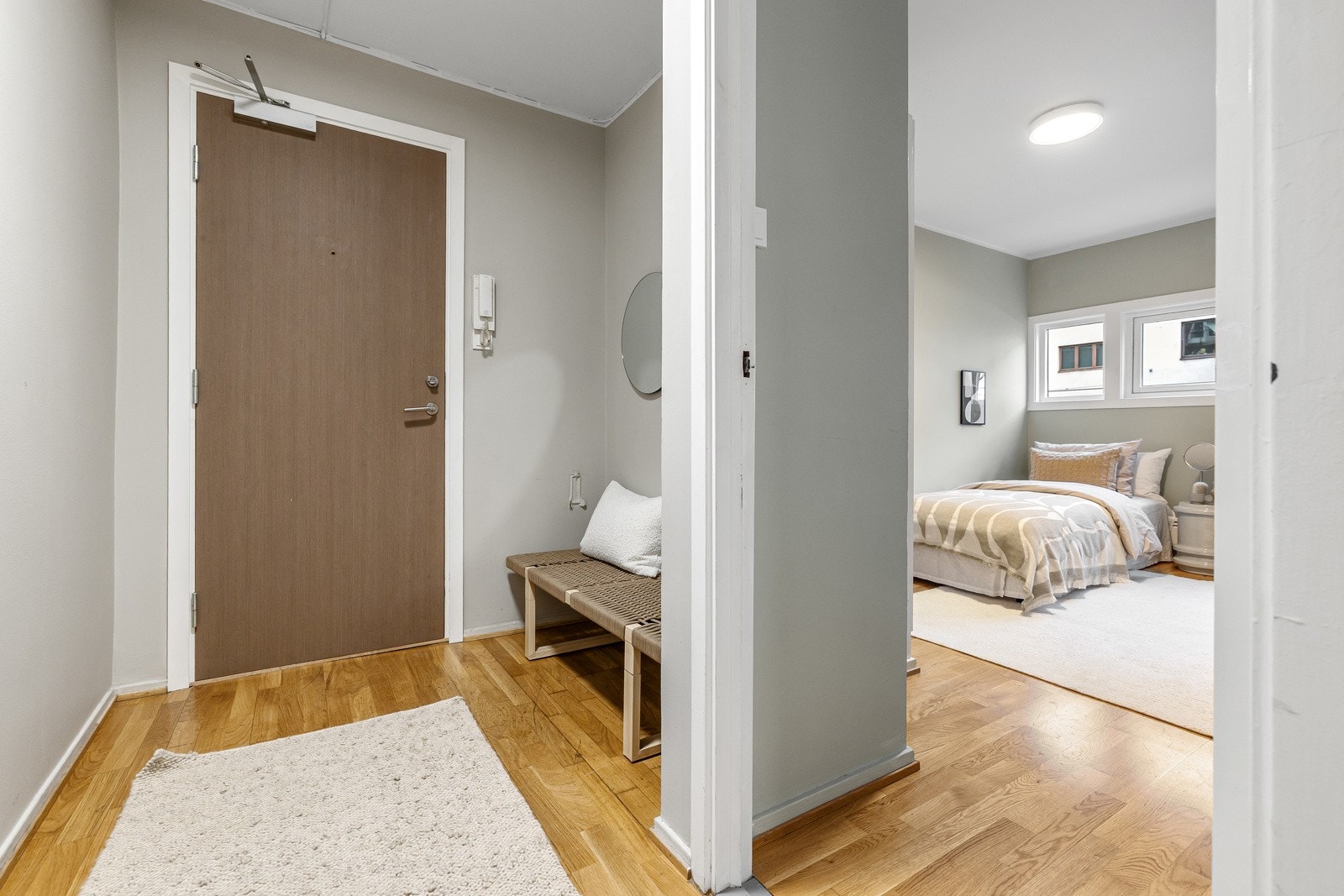 Velkommen inn - Leiligheten ligger i byggets 2. etasje med heisadkomst. Galleribilde