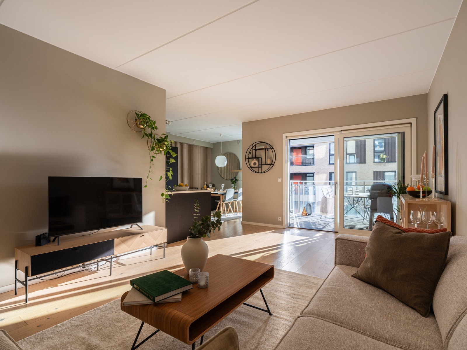 Velkommen til Bernt Balchens vei 18 v/Håkon Sæther i PrivatMegleren Bærum Galleribilde