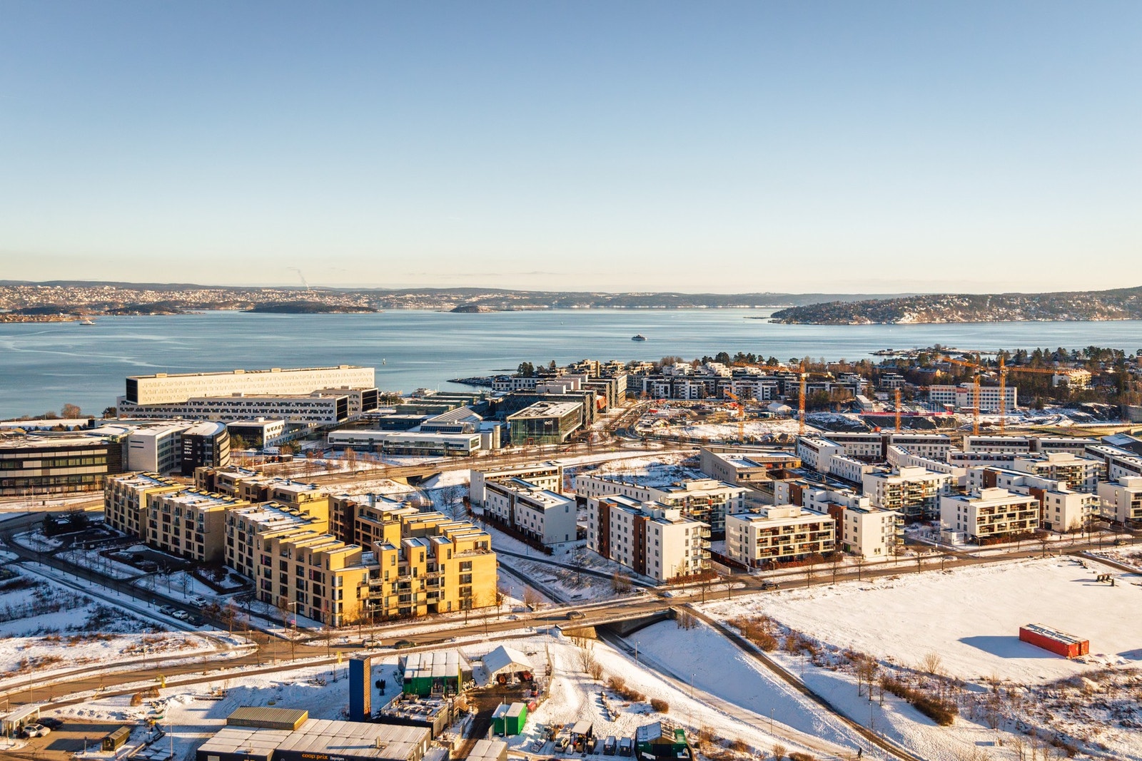 Superfin beliggenhet med krysningsfri skolevei til Storøya og Oksenøya skole samt de fleste barnehager Galleribilde