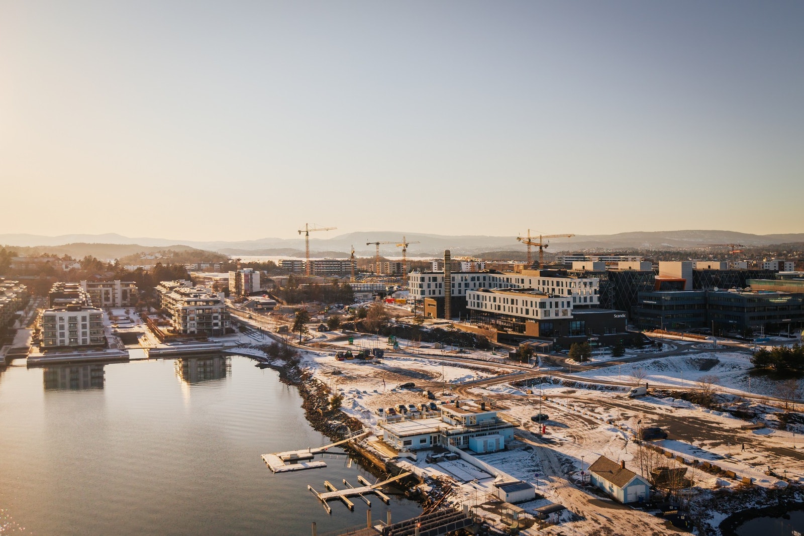 Her bor man med kort vei til sjøen, barnehager og fine turmuligheter Galleribilde