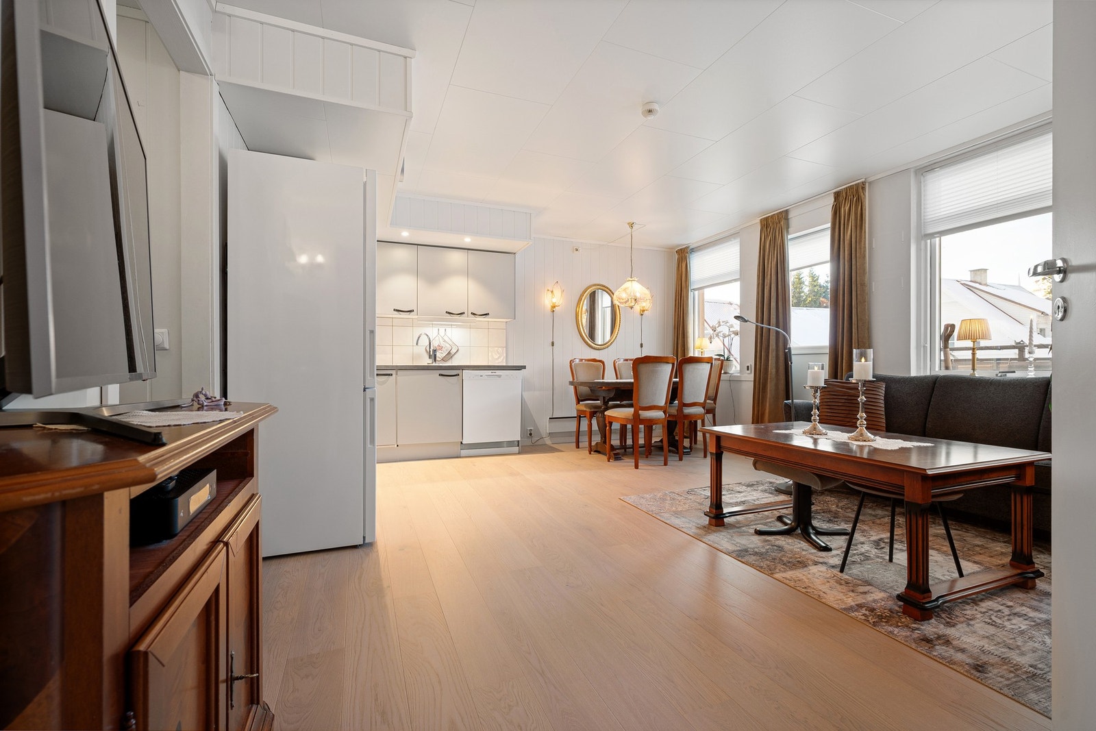 Lys og trivelig leilighet med godt lysinnslipp Galleribilde