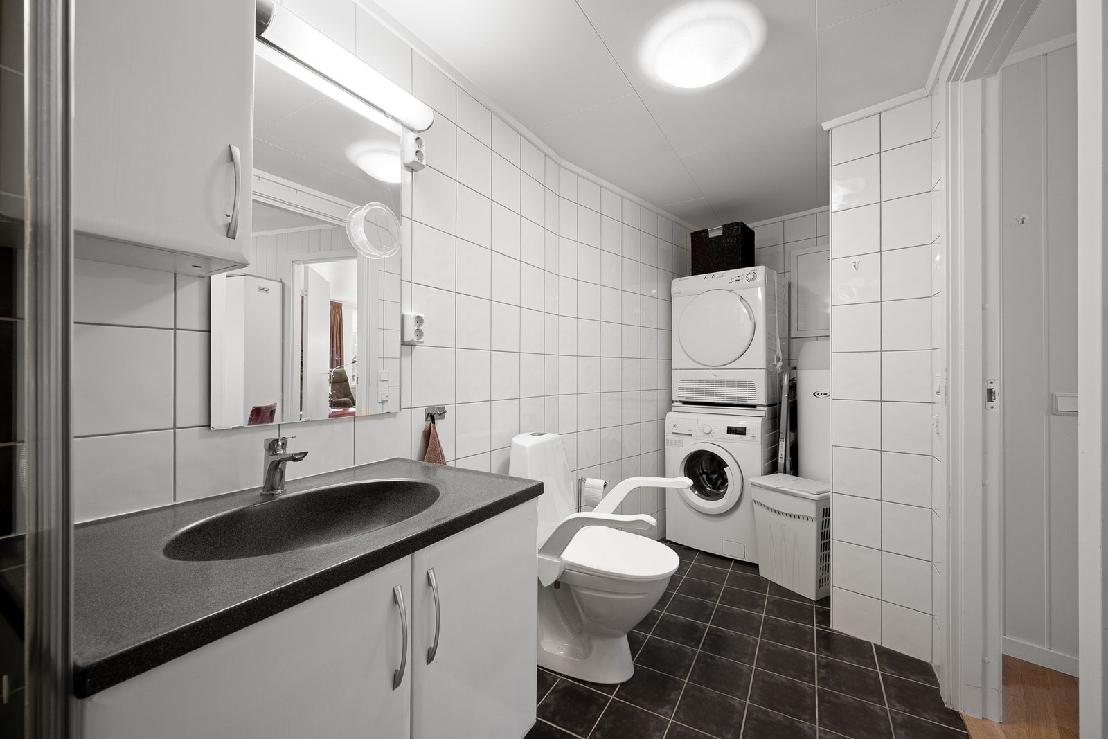 Flislagt bad/vaskerom Galleribilde