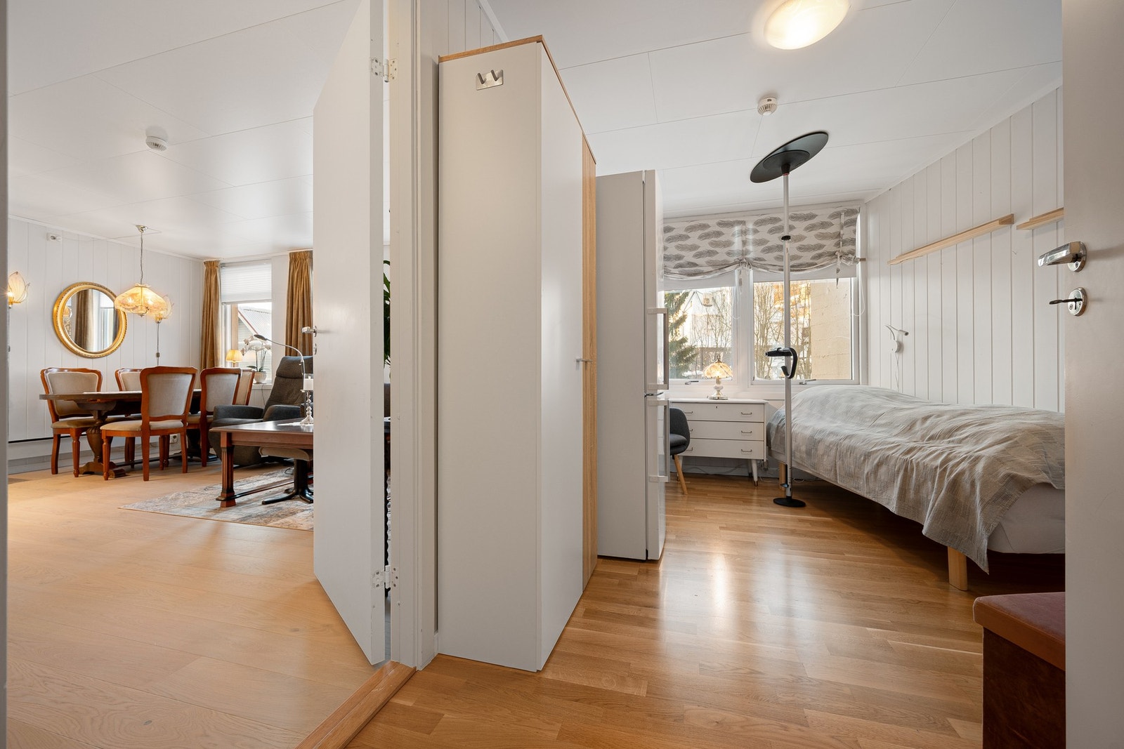 Fra stua er det adkomst til soverom Galleribilde