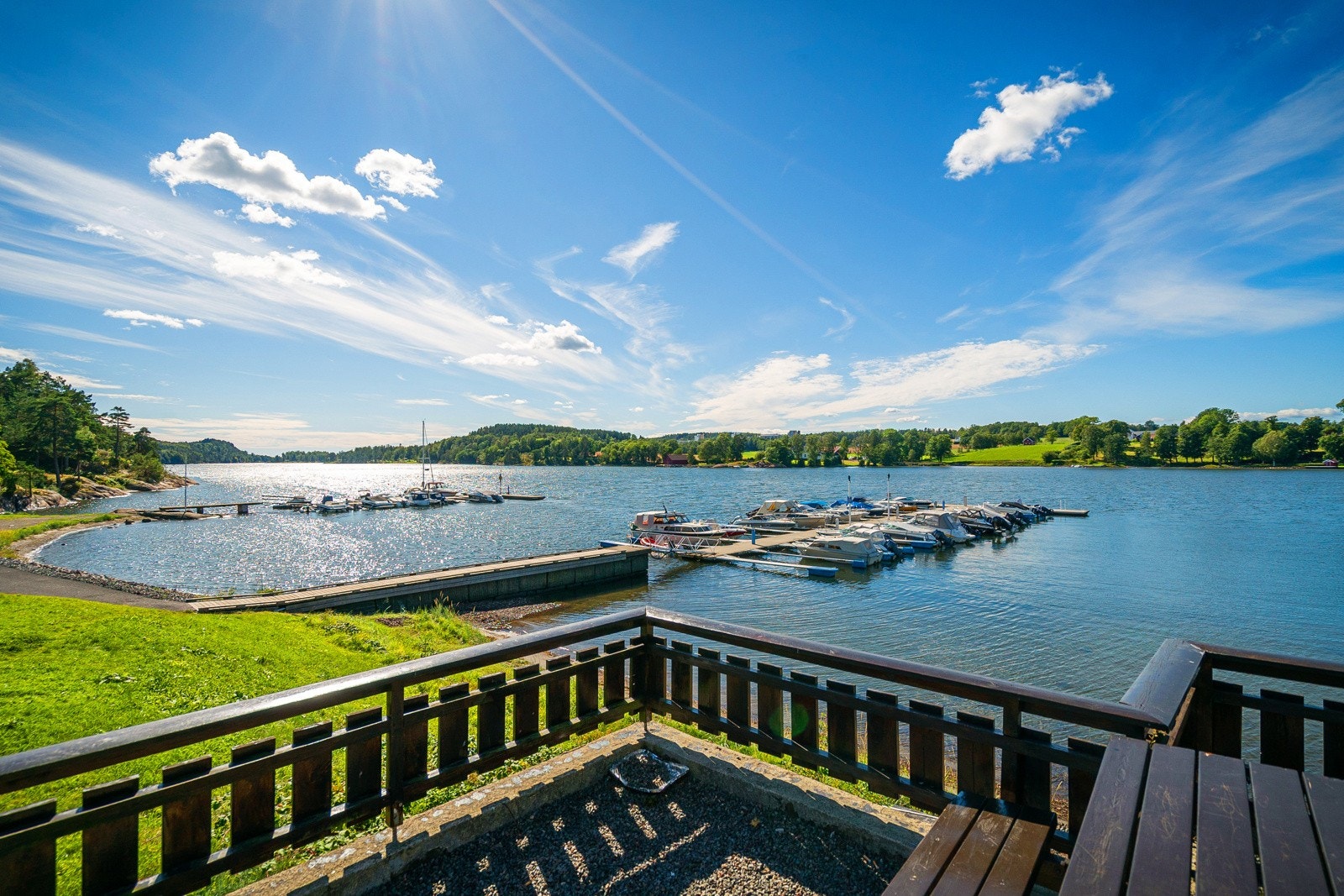 Det medfølger båtplass. Denne er beliggende i gangavstand til eiendommen. Galleribilde