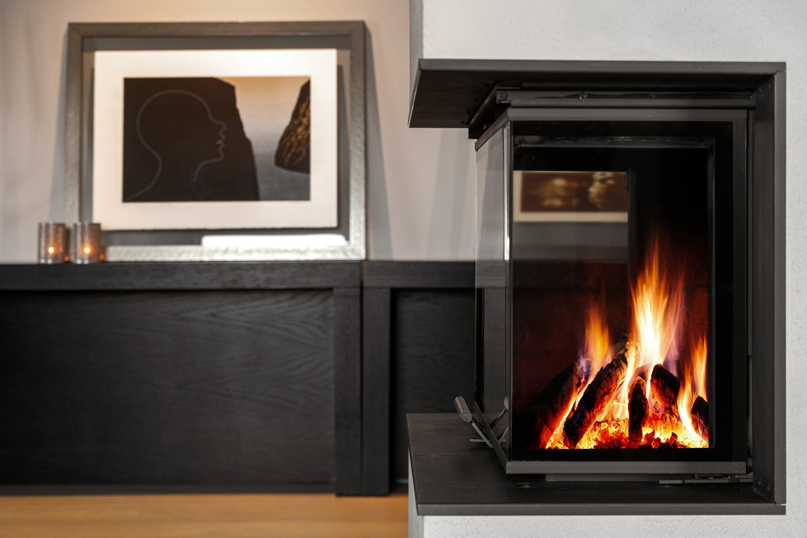 Ny panoramisk peis med giljotindør - Fyr med døren lukket, eller nyt flammene i åpen peis! Galleribilde