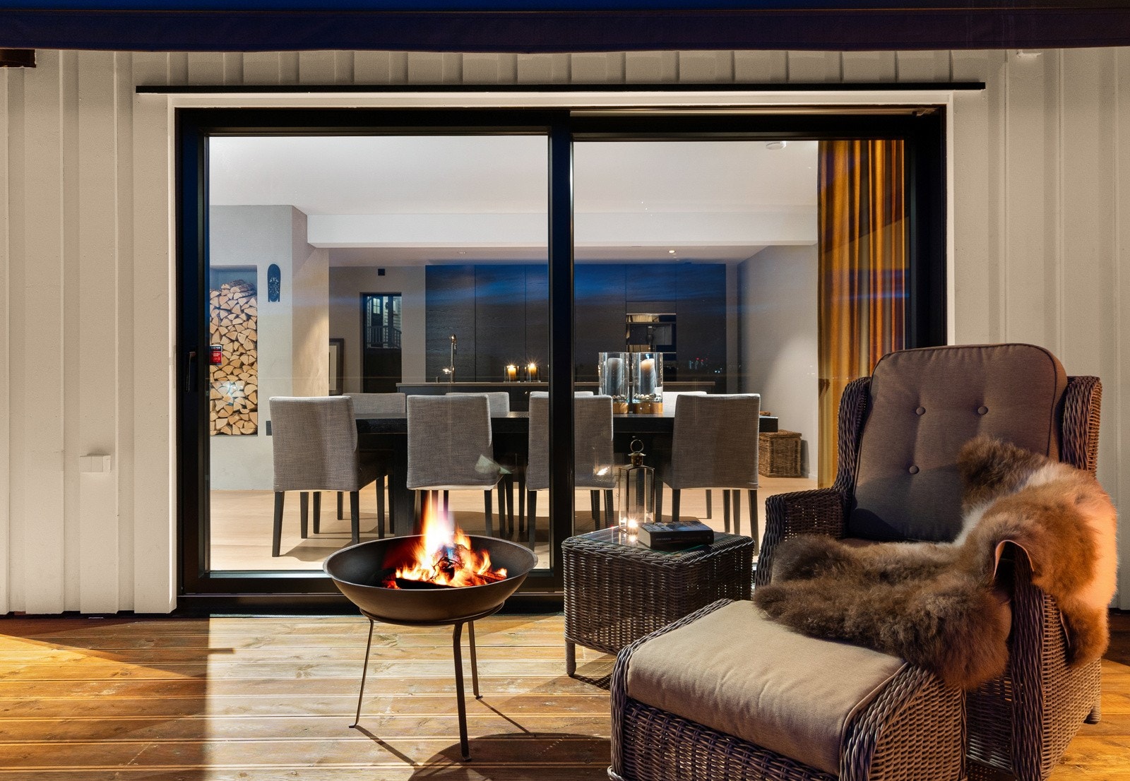 Deilig terrasse hvor sene kvelder kan nytes. Galleribilde