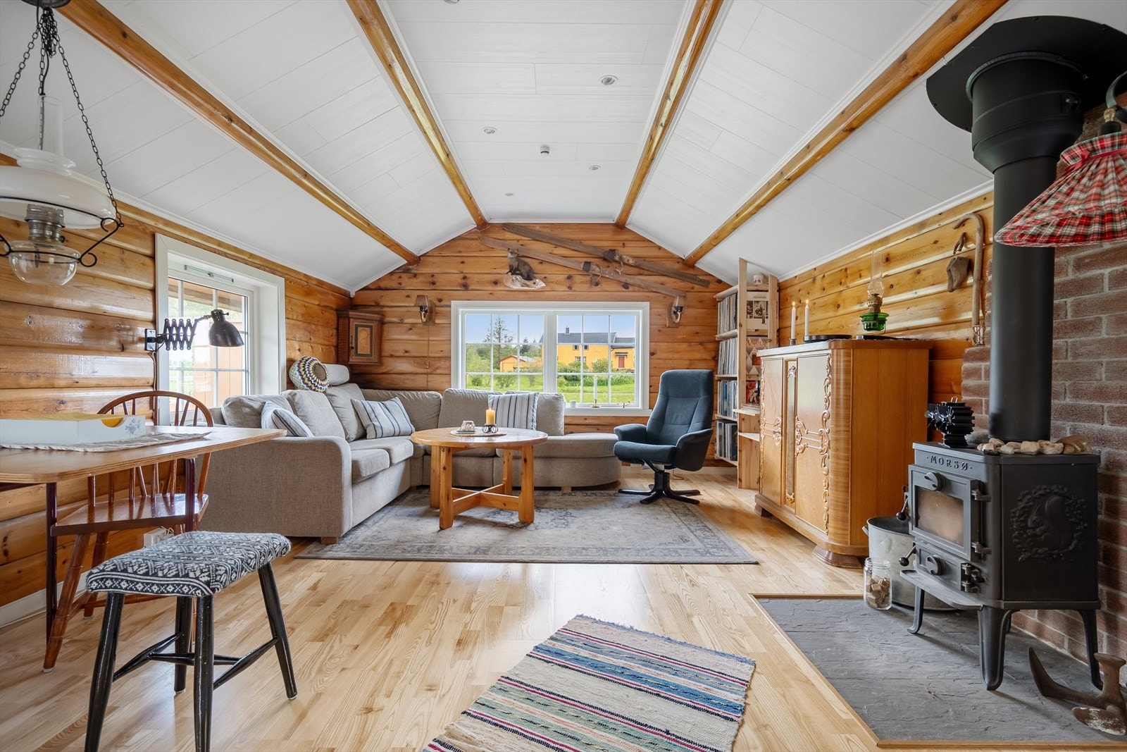 Stue med god plass til møblering Galleribilde