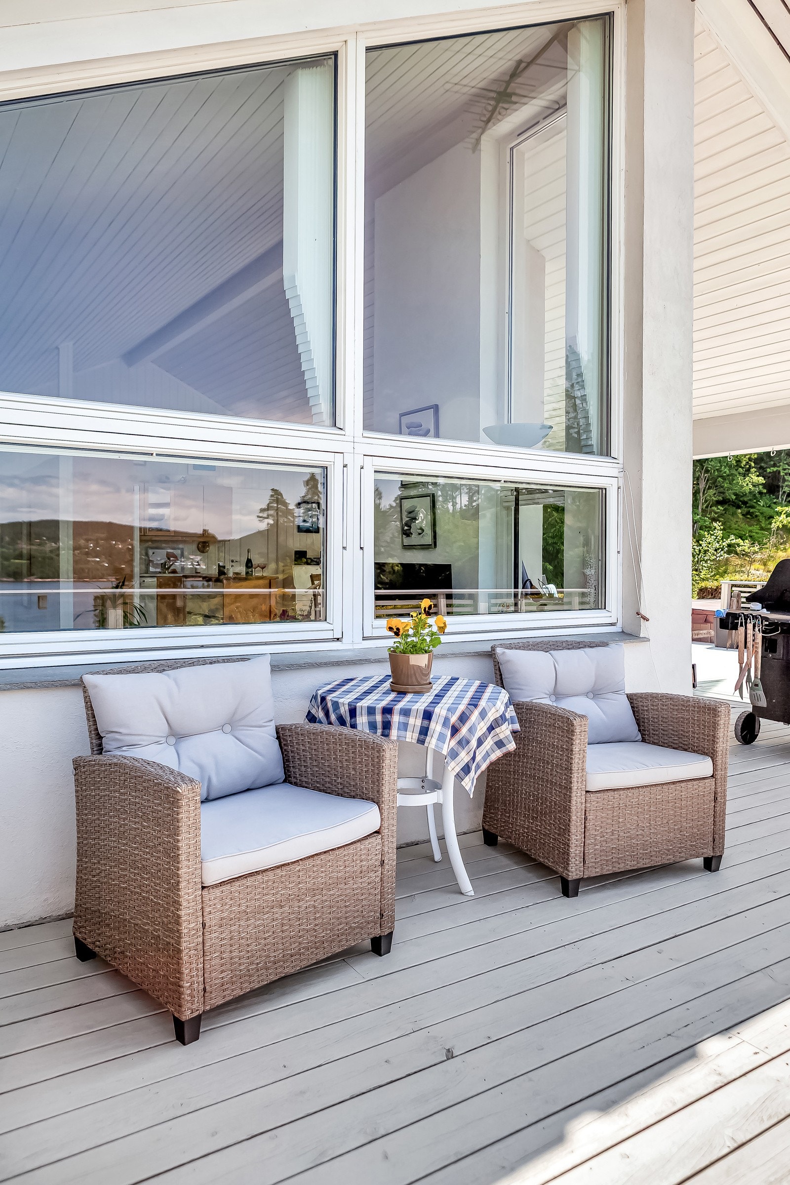 Yndet plass for kveldssol. Galleribilde