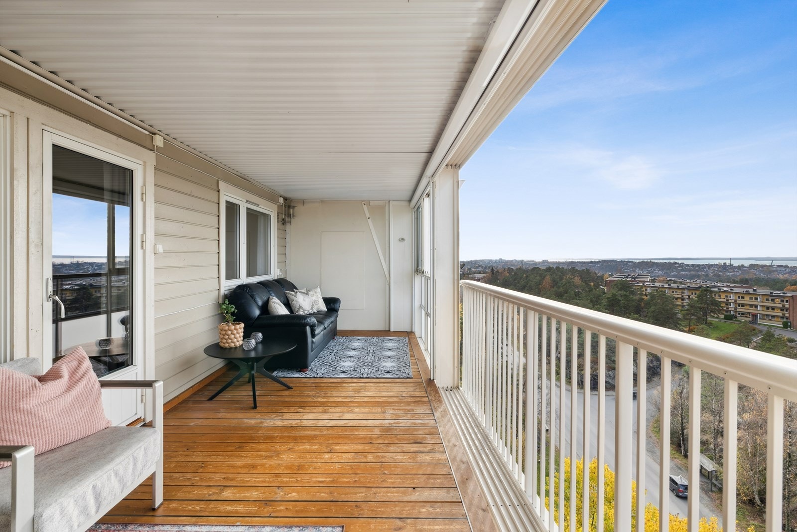 Beliggende i et populært og veletablert område med kort vei til barnehage, skole, dagligvare, buss og ca. 3 km til Moss sentrum. Galleribilde