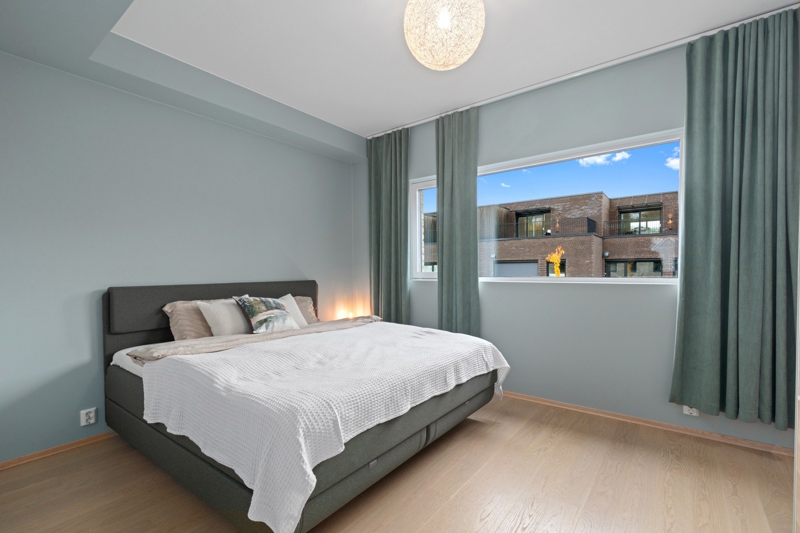 Flott hovedsoverom med romslig størrelse Galleribilde