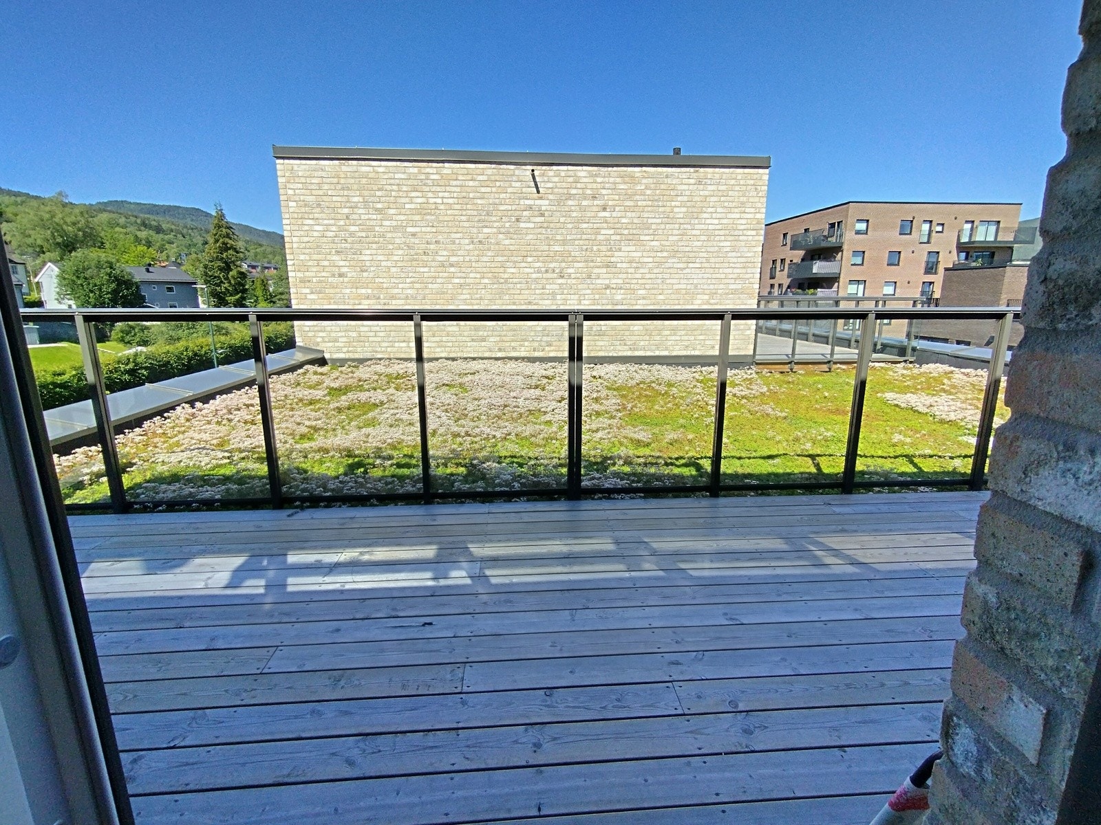 Privat blide. Viser takterrasse på sommeren Galleribilde