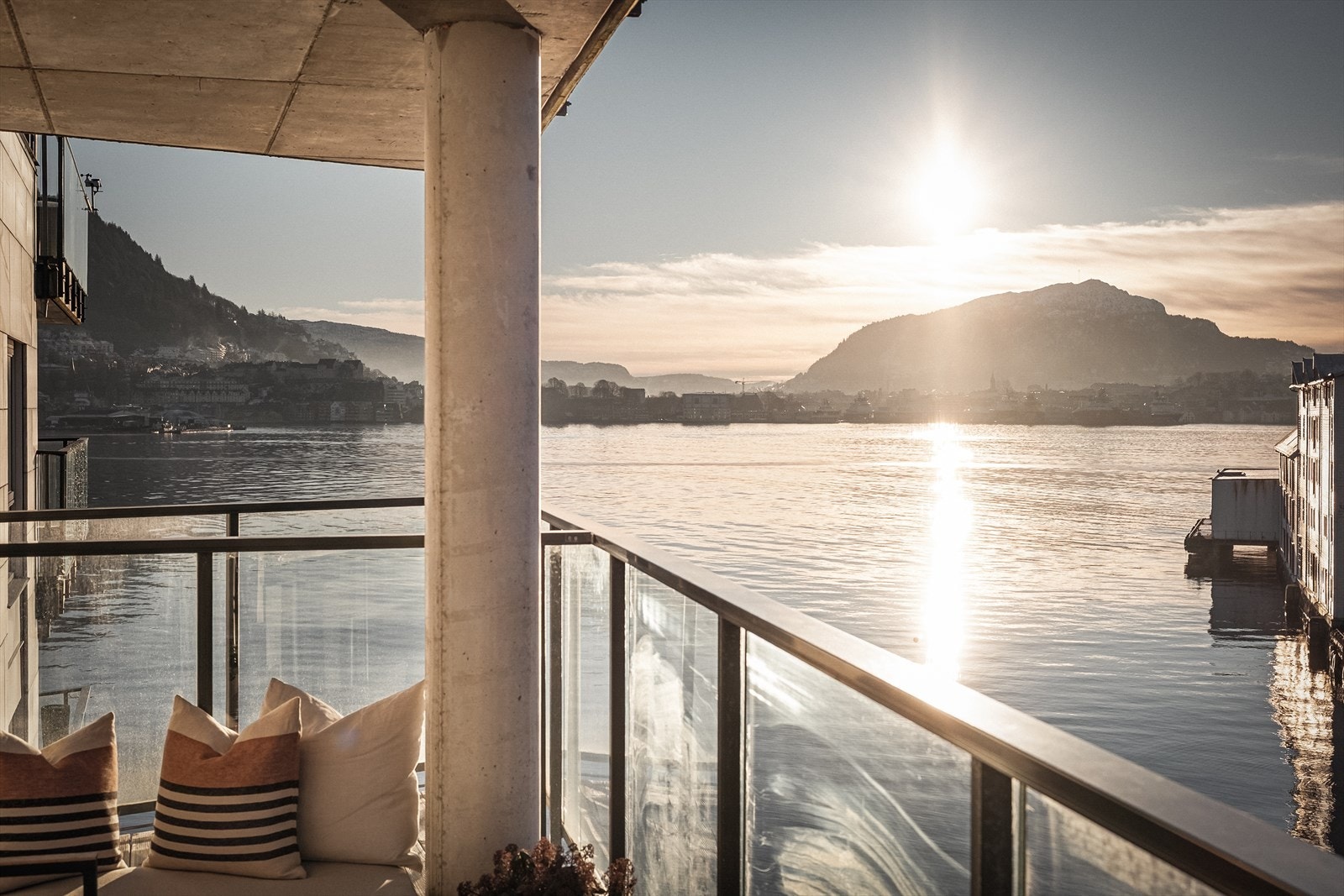 Drømmen om det gode liv i sjøkanten. Galleribilde