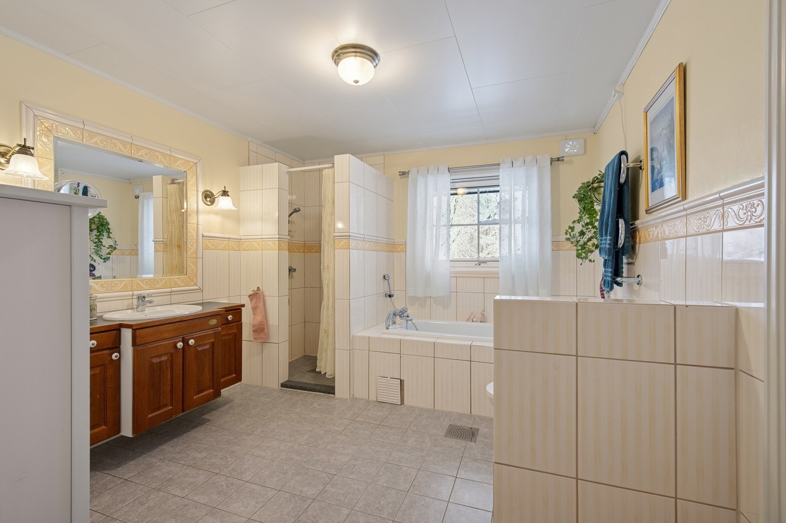 Delikat flislagt bad. Galleribilde