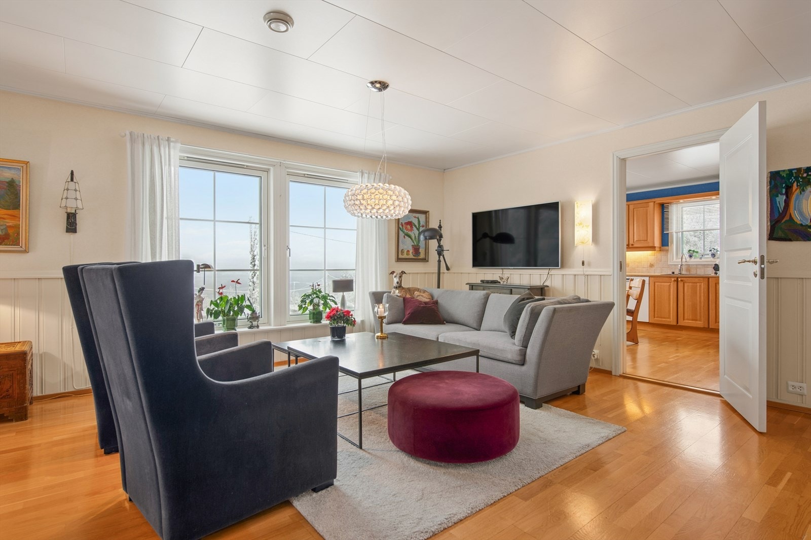 Stueavdeling med mange møbleringsmuligheter Galleribilde