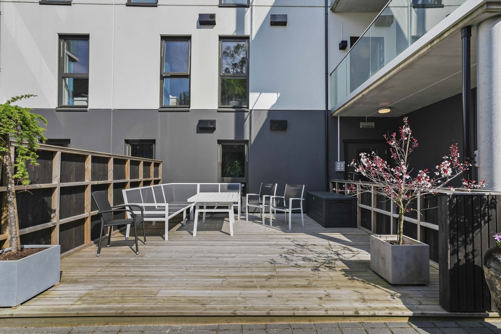 Her er det ein hyggeleg felles samlingsplass om vår/ sommarstid Galleribilde