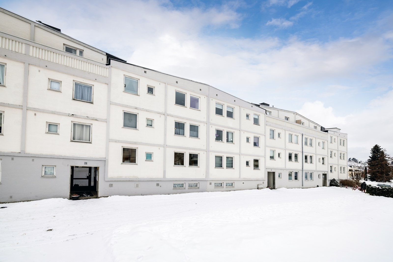 Fra eiendommen er det gangavstand til Hønengata med dagligvarebutikker og servicetilbud. Galleribilde