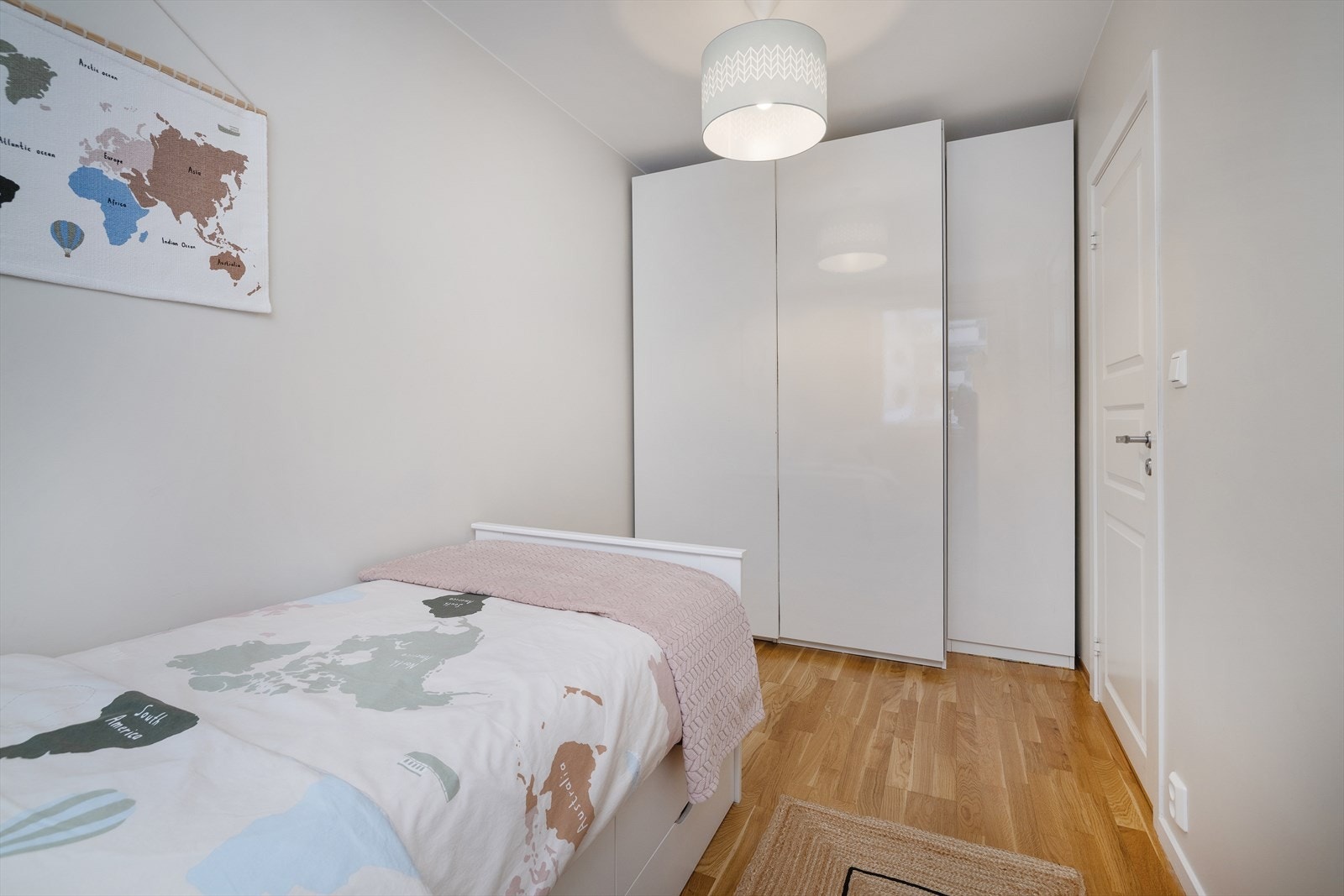 Det andre soverommet egner seg godt som barnerom, gjesterom eller kontor. Galleribilde