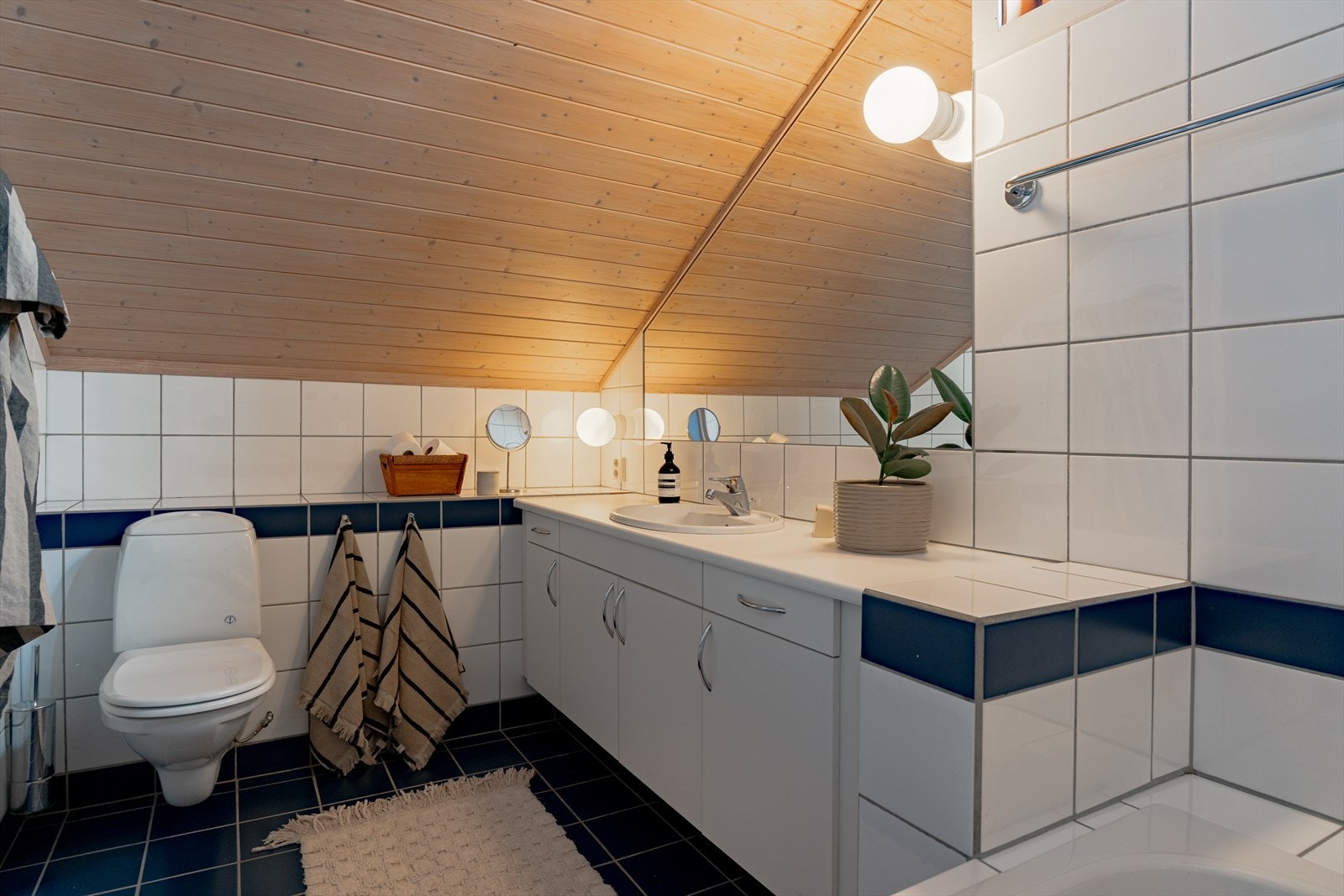 Bad loftetasje Galleribilde