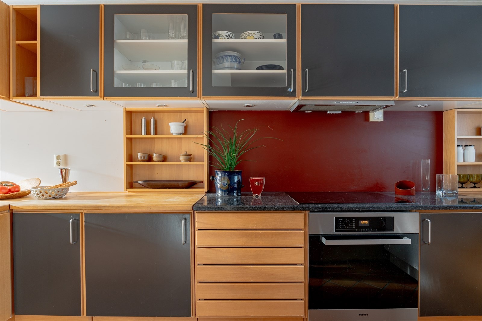 Godt med skap og benkeplass Galleribilde