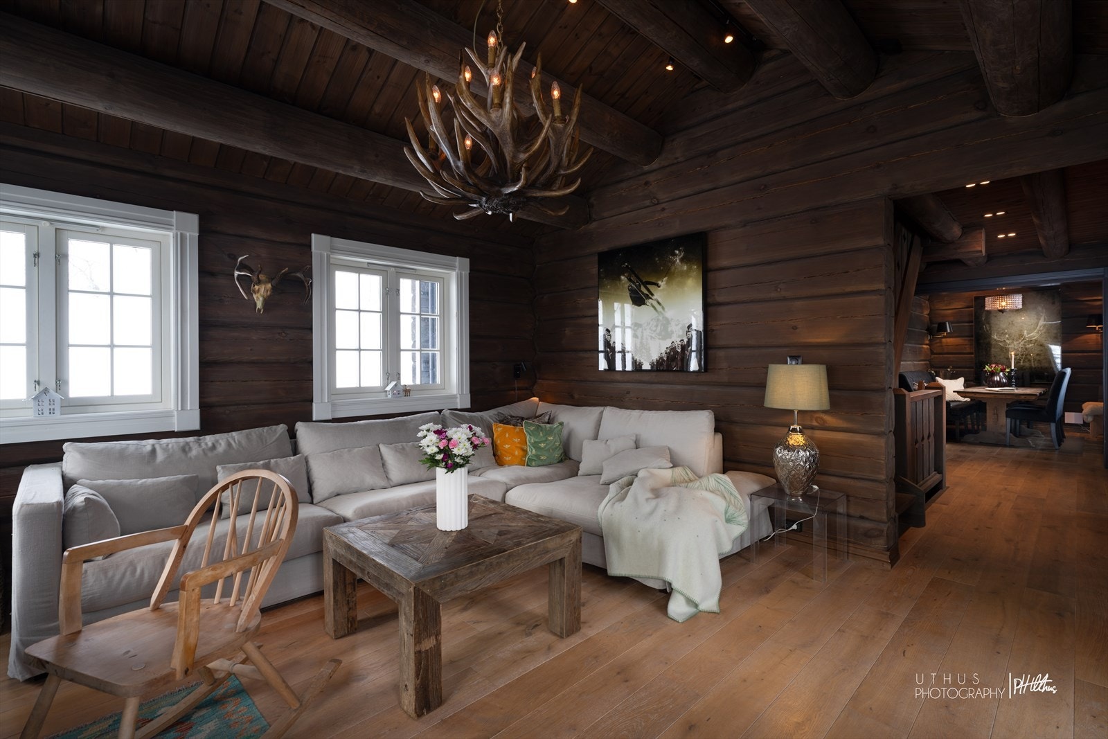 Innbydende stue med god plass til sittegruppe, perfekt for hyggelige samlingsstunder! Galleribilde