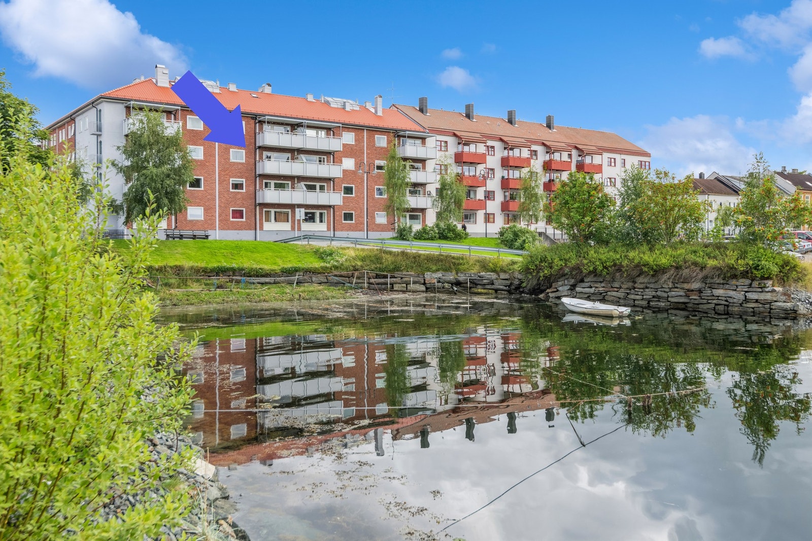 En lys og innbydende leilighet beliggende fint til i 3. etasje uten innsyn. Galleribilde